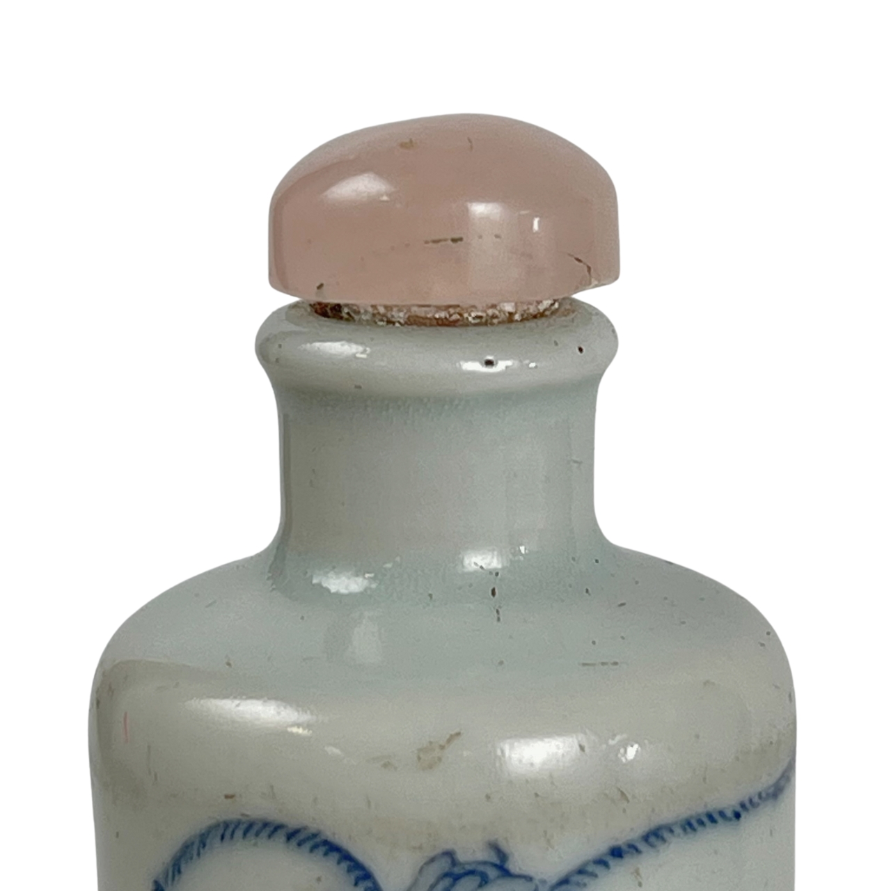 瓷鼻烟壶三件一组THREE PIECES OF PORCELAIN SNUFF BOTTLES