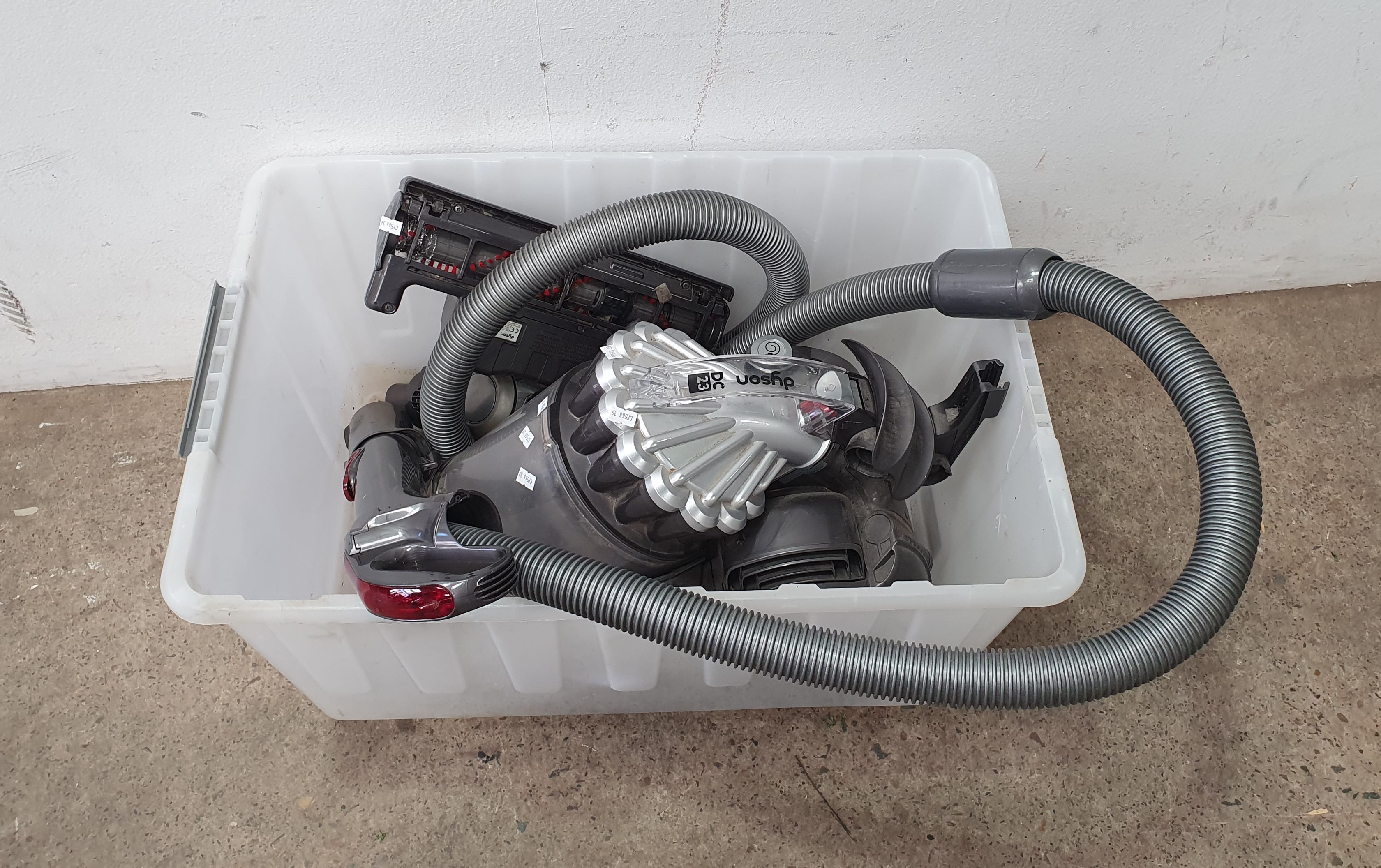 1209 · A DYSON VACUUM