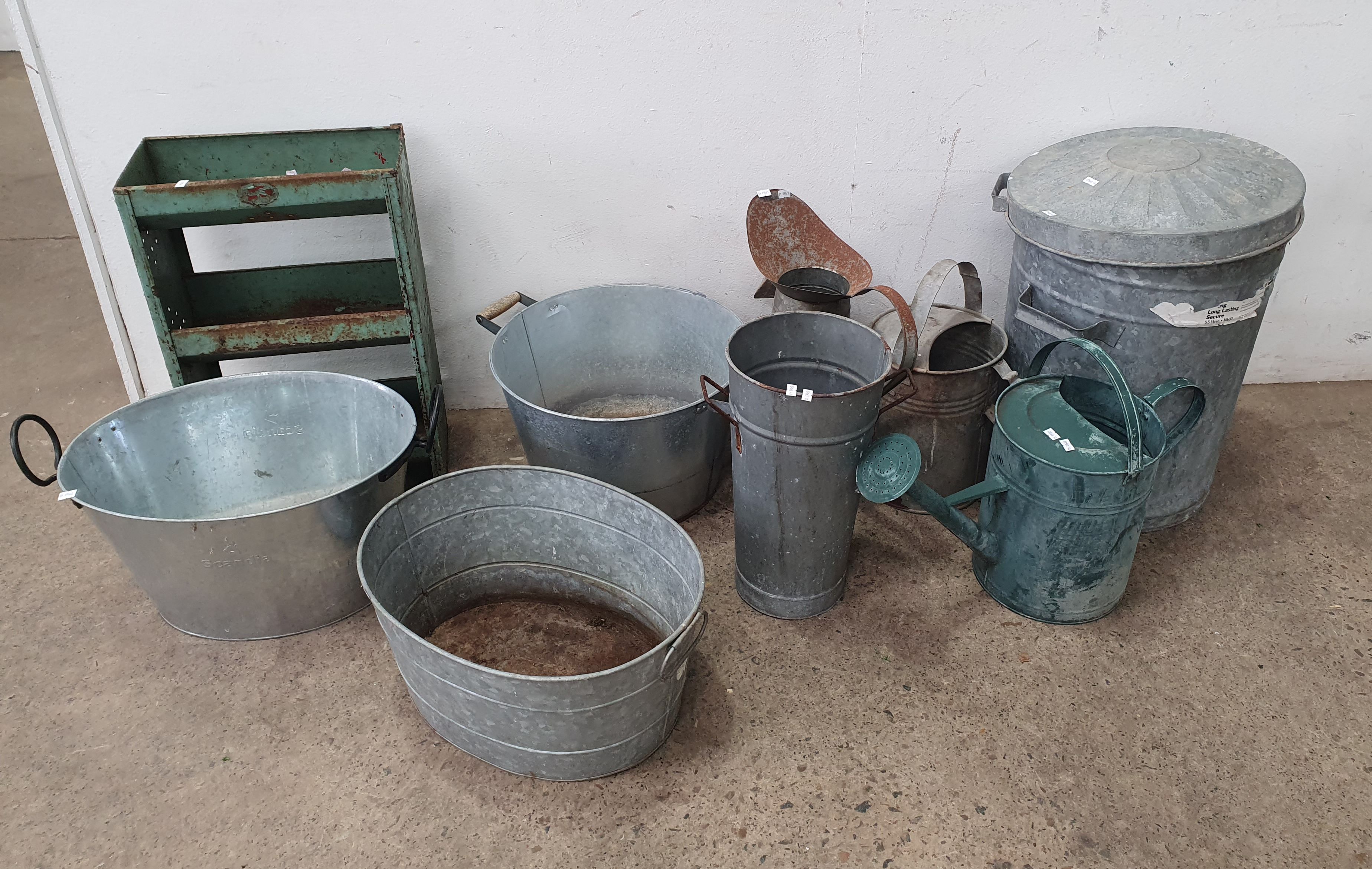 1043 · A GROUP OF GALVANISED ITEMS