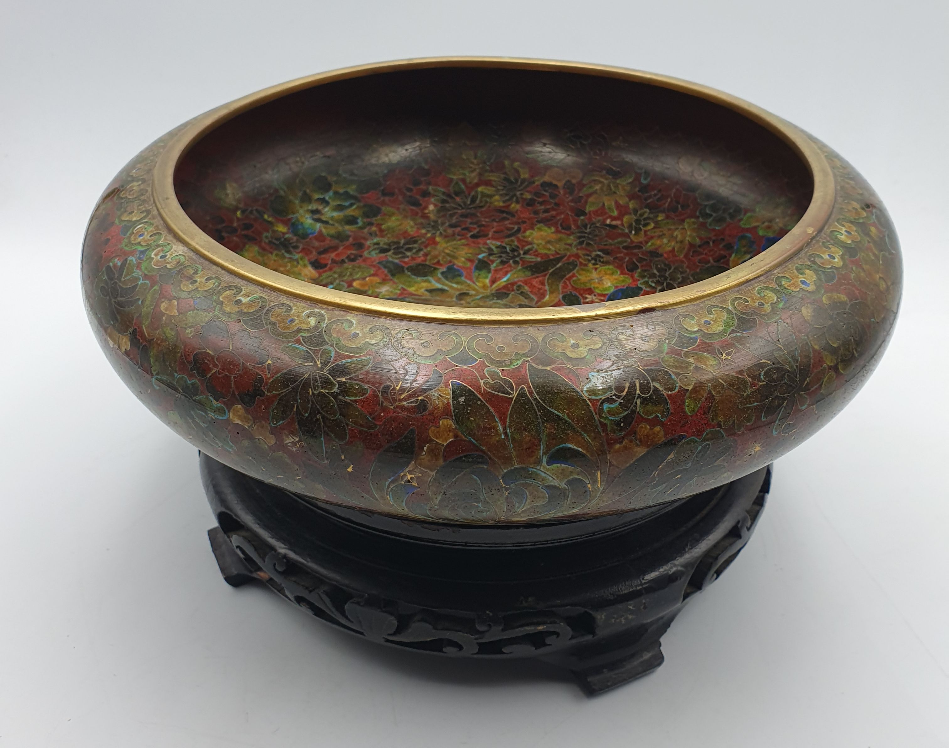 222 · A CLOISONNE FLOAT BOWL ON A CARVED TIMBER STAND