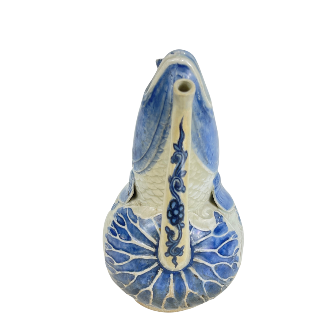 青花鱼形茶壶BLUE AND WHITE FISH SHAPED TEAPOT | Atasbid