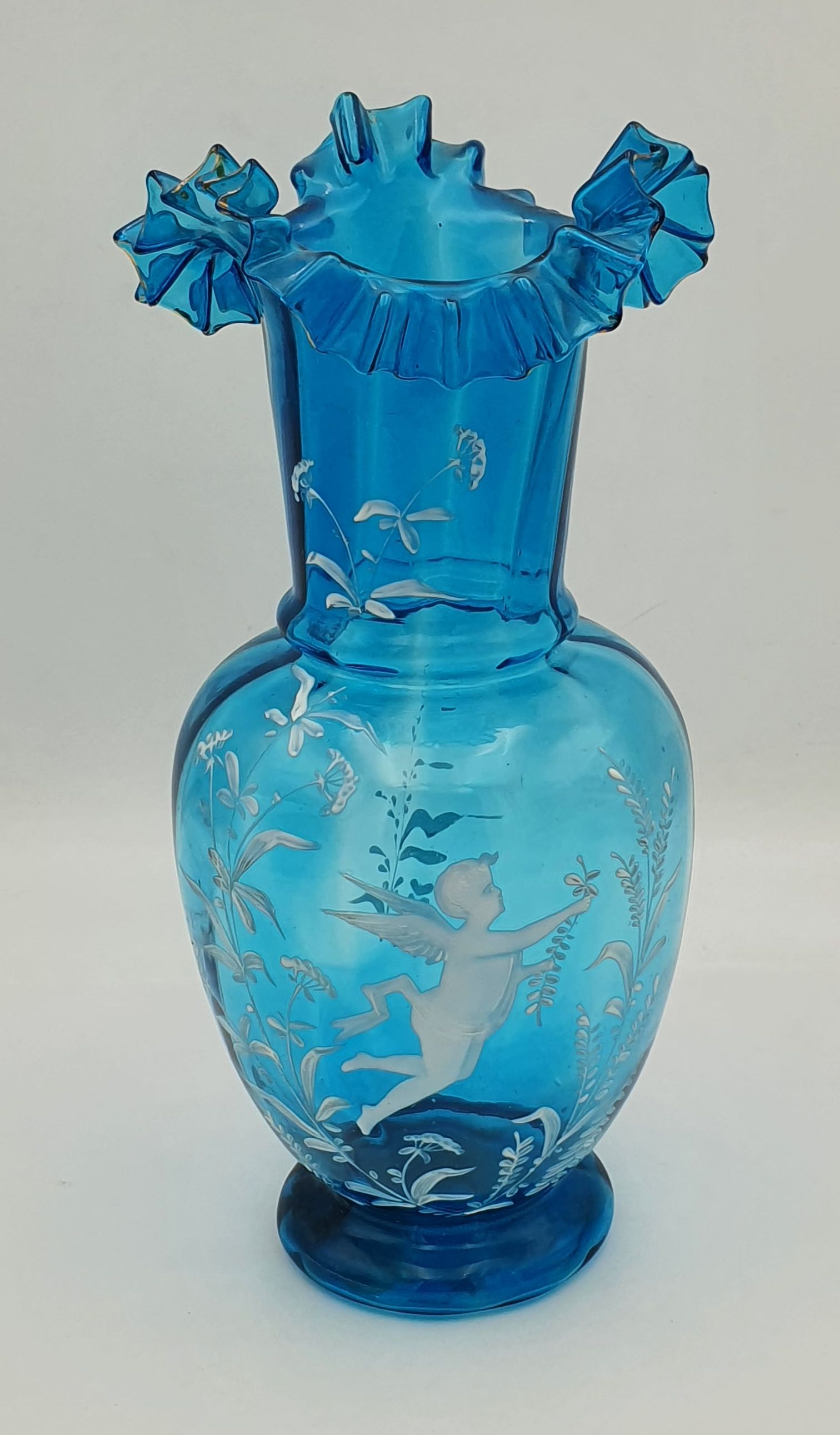 502 · A MARY GREGORY BLUE GLASS VASE