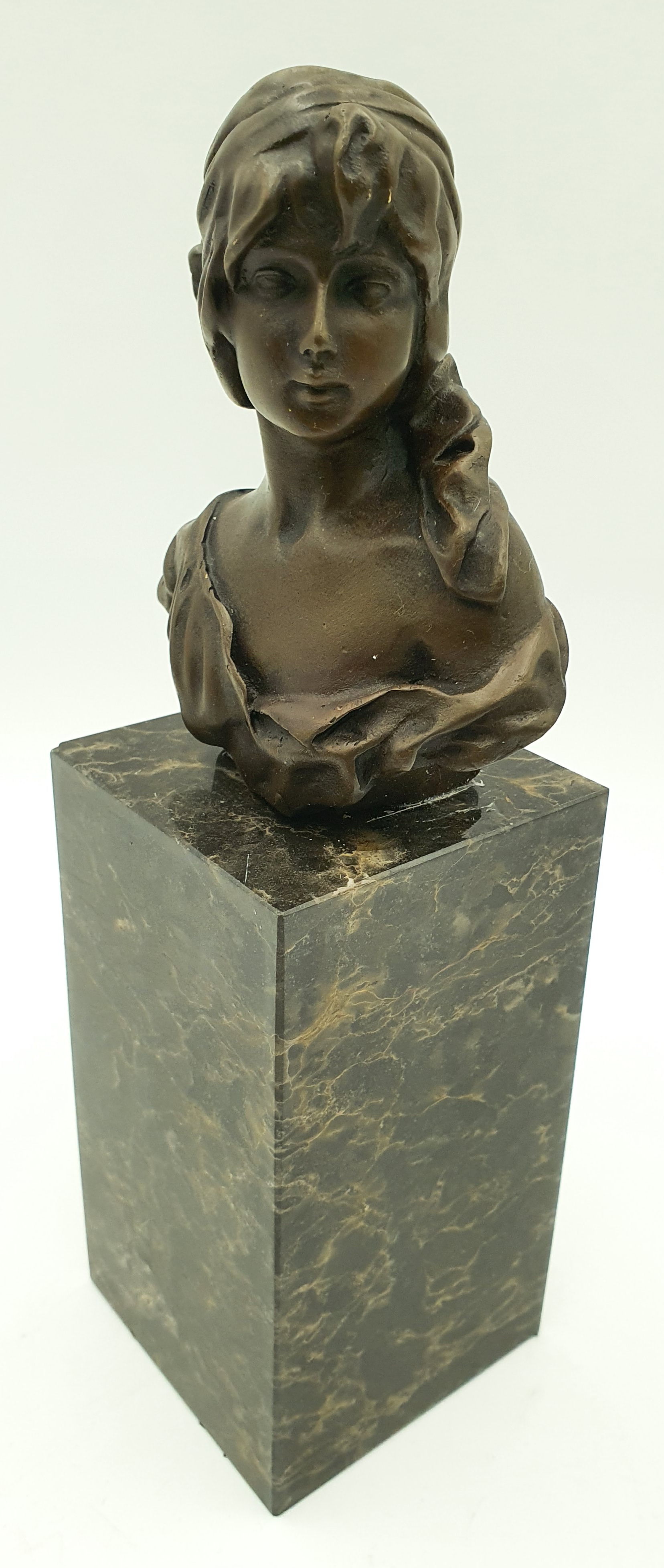 543 · A BRONZED BUST AFTER LEBEAU