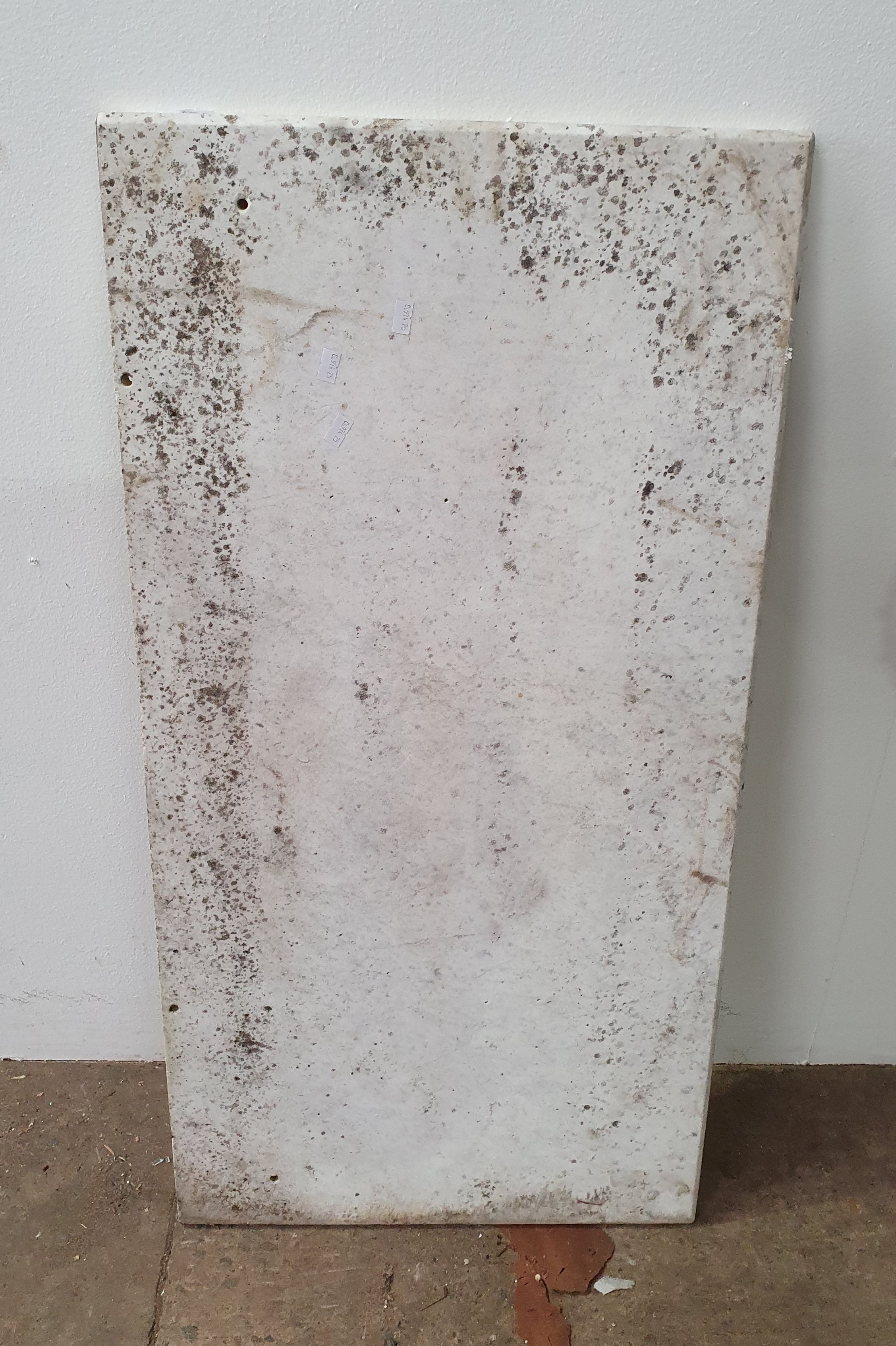 1168 · A STONE TABLE TOP