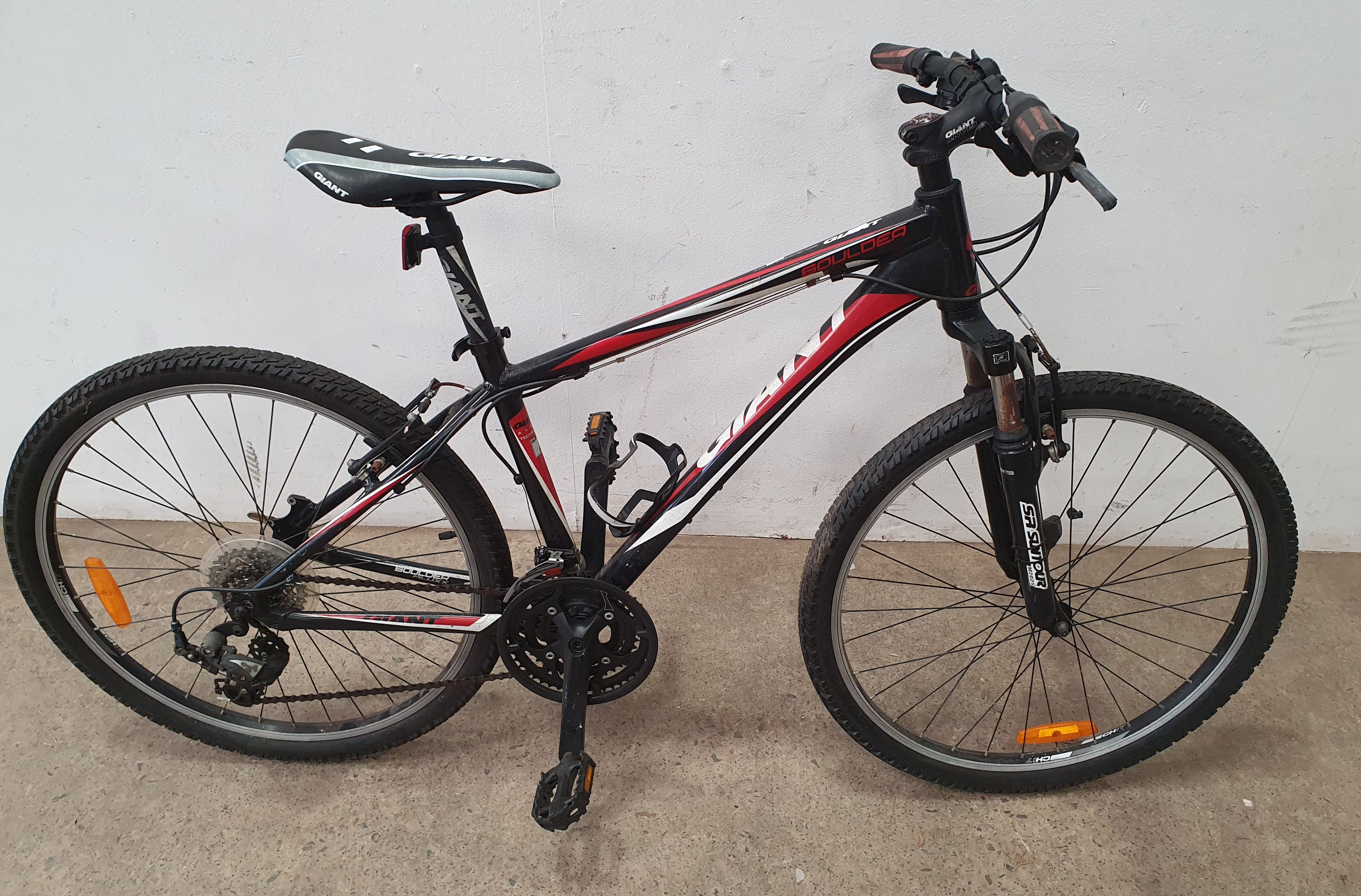 1072 · A GIANT MOUNTAIN BIKE