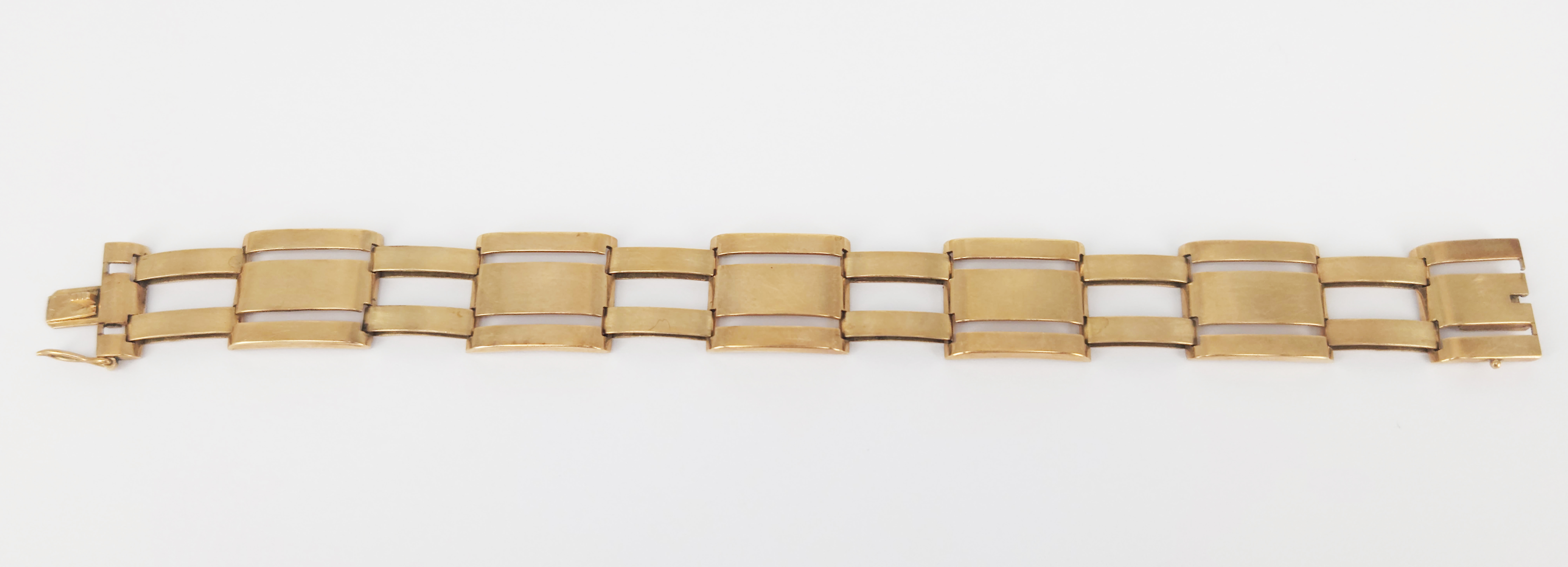 8 · A ROSE GOLD WIDE GATE-LINK STYLE BRACELET