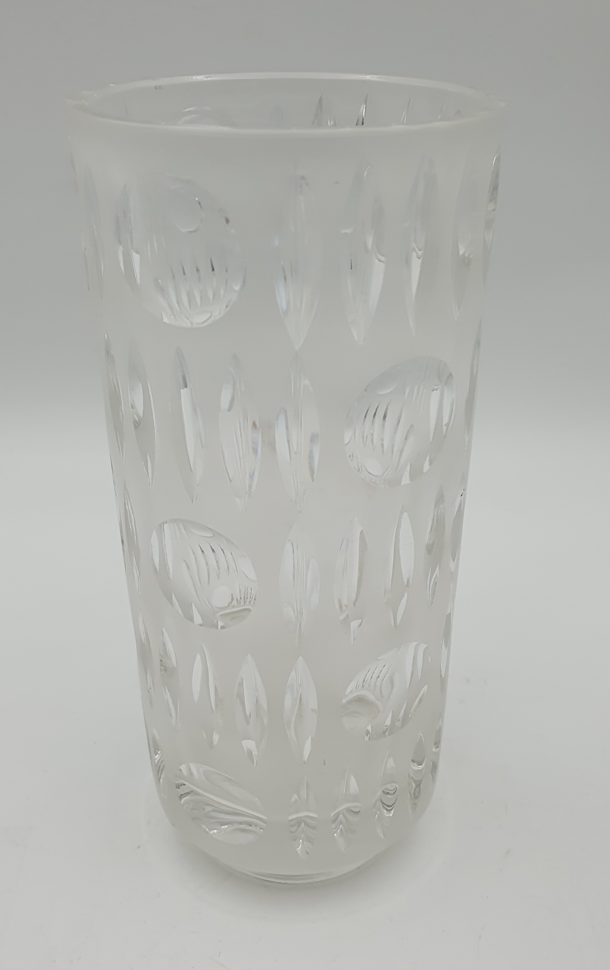 544 · A FROSTED ART GLASS VASE