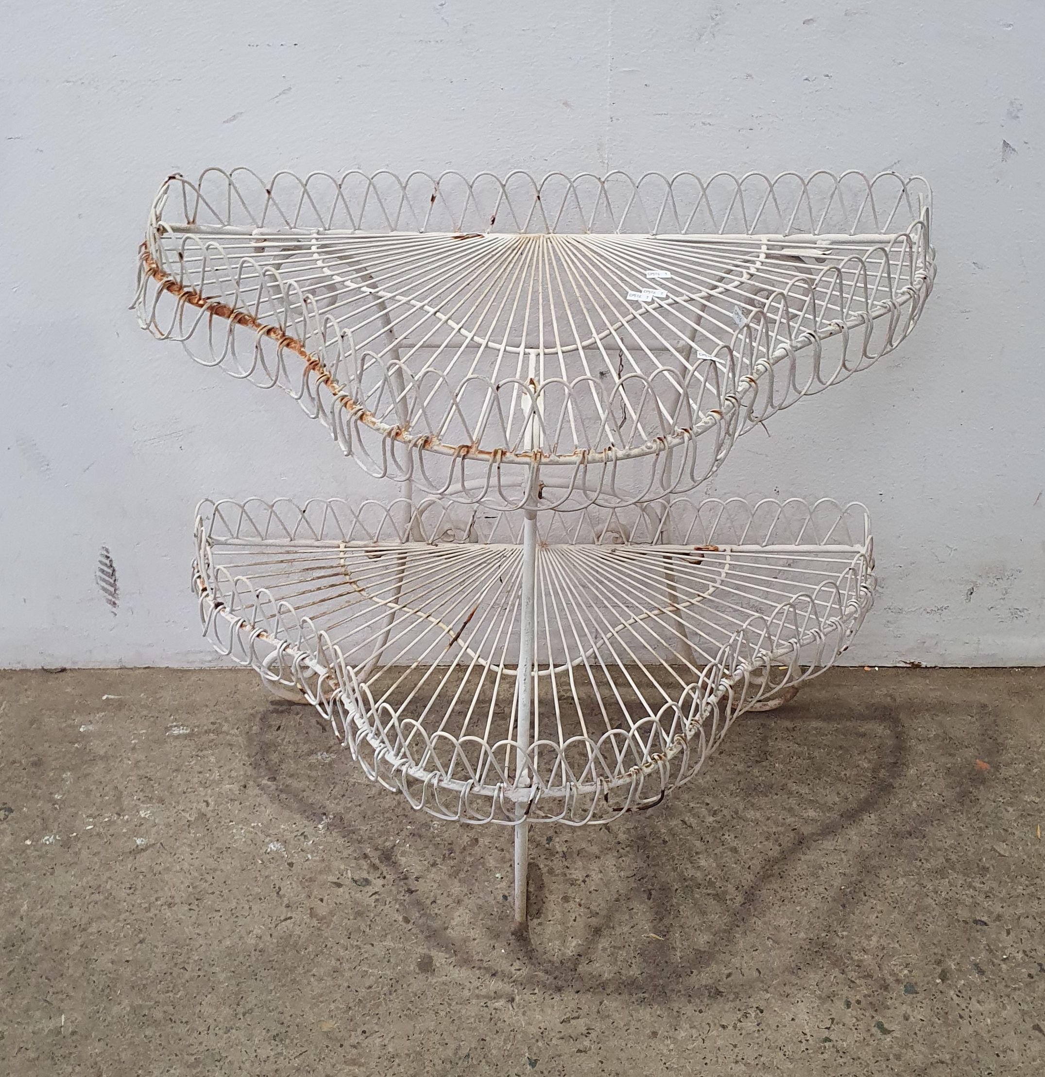 1004 · A METAL PLANTER