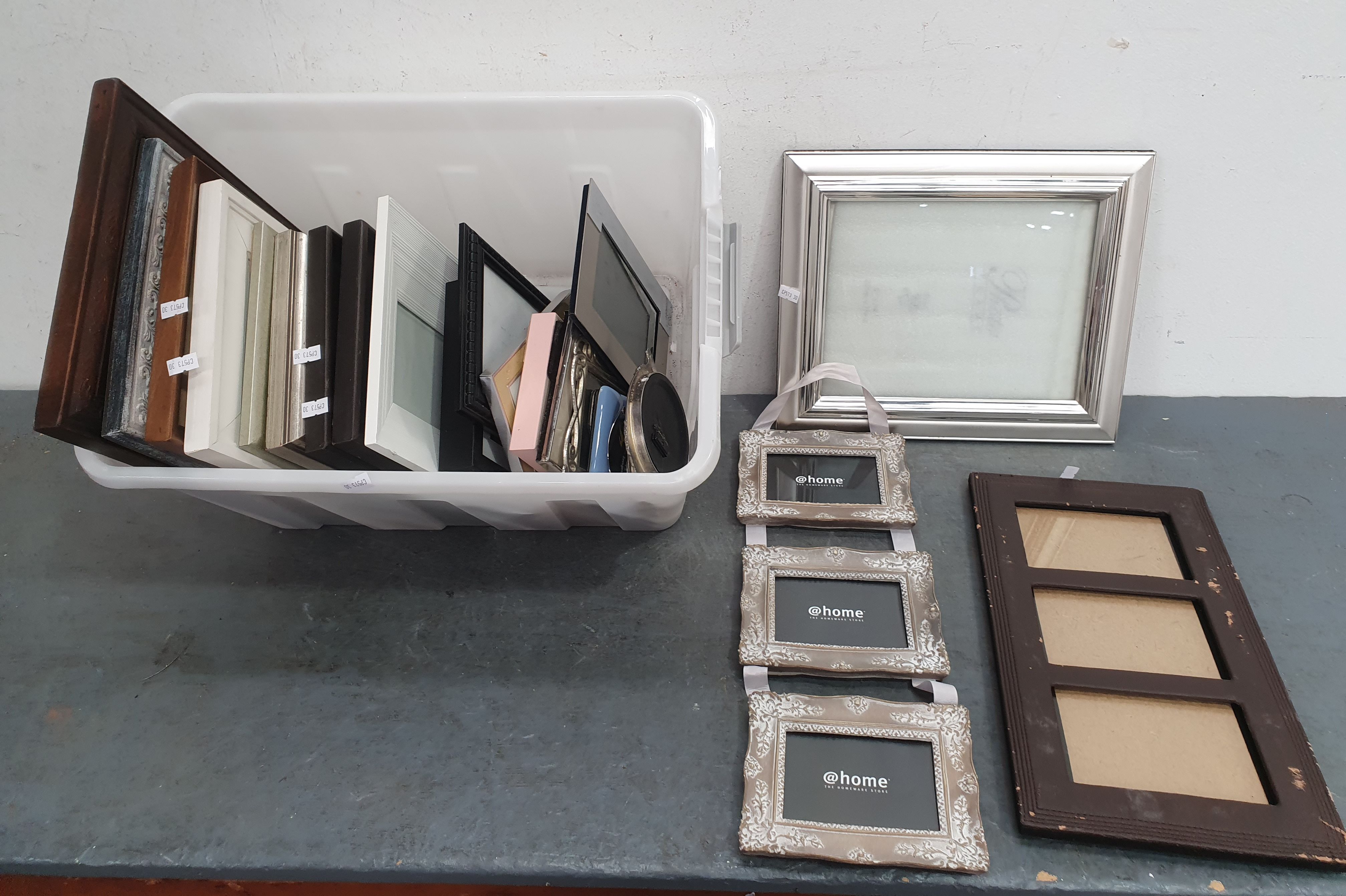 1320 · A GROUP OF PICTURE FRAMES