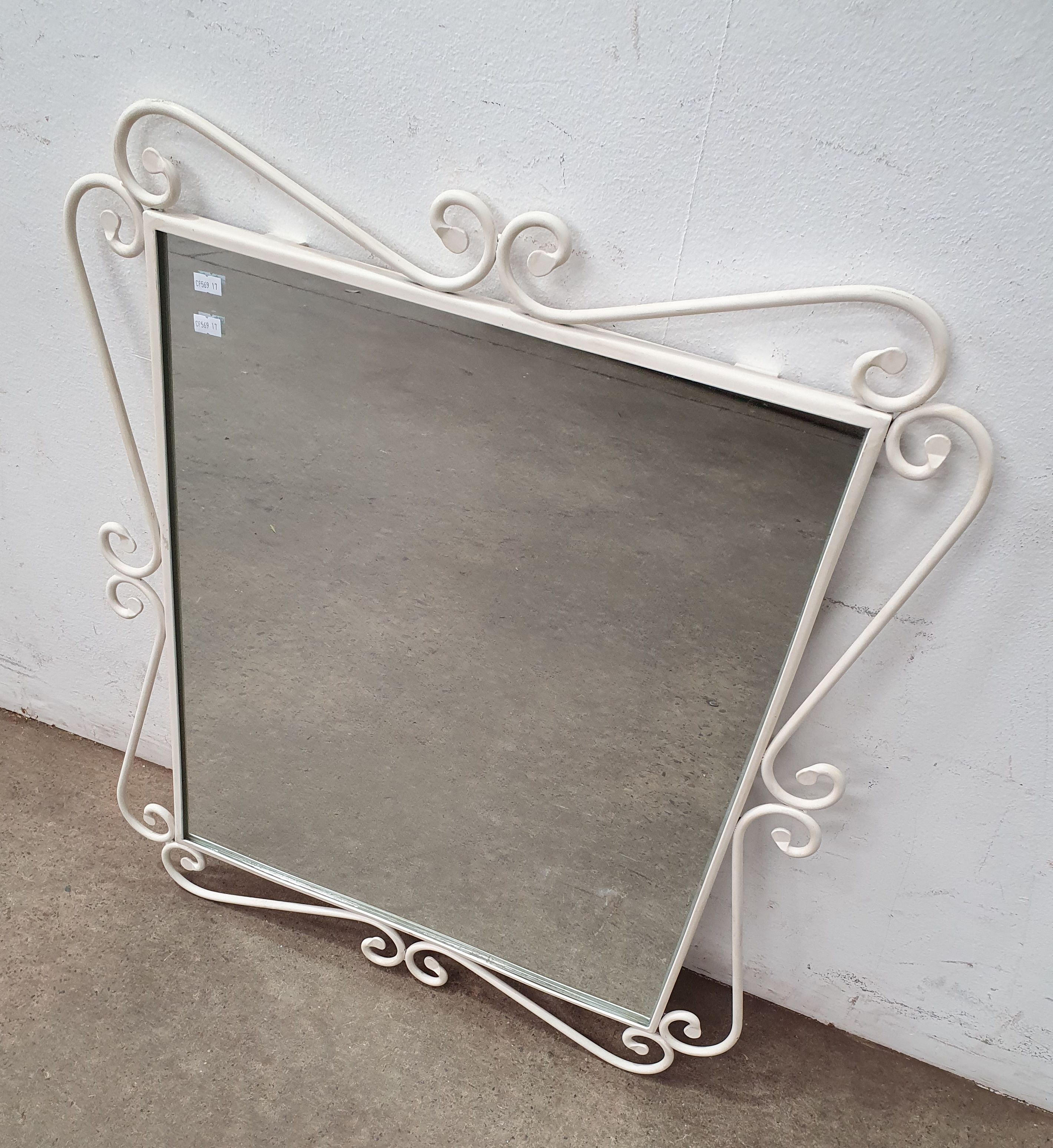 1132 · A DECORATIVE FRAME MIRROR