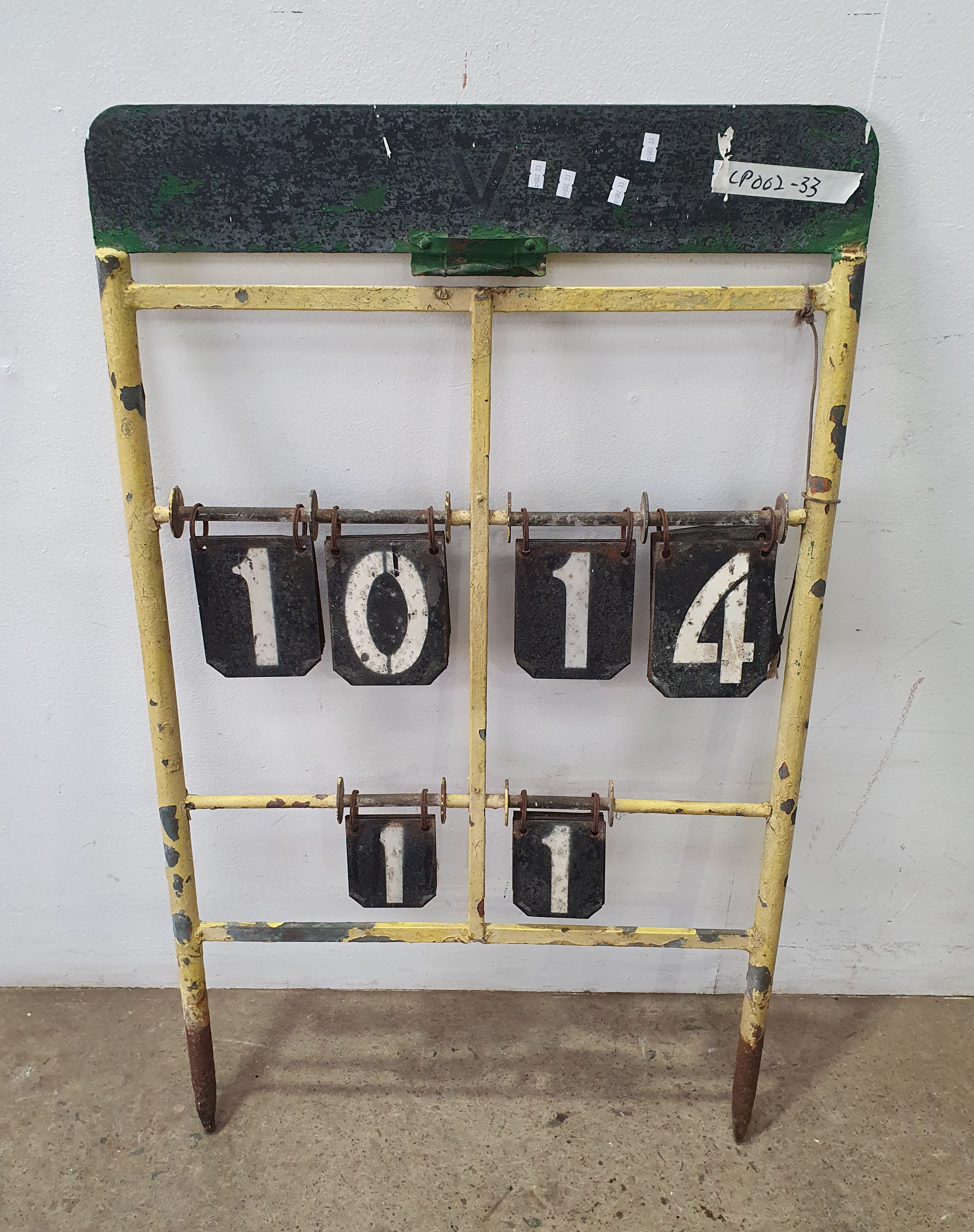 1017 · A VINTAGE CAST IRON HORSE RACING COUNTER