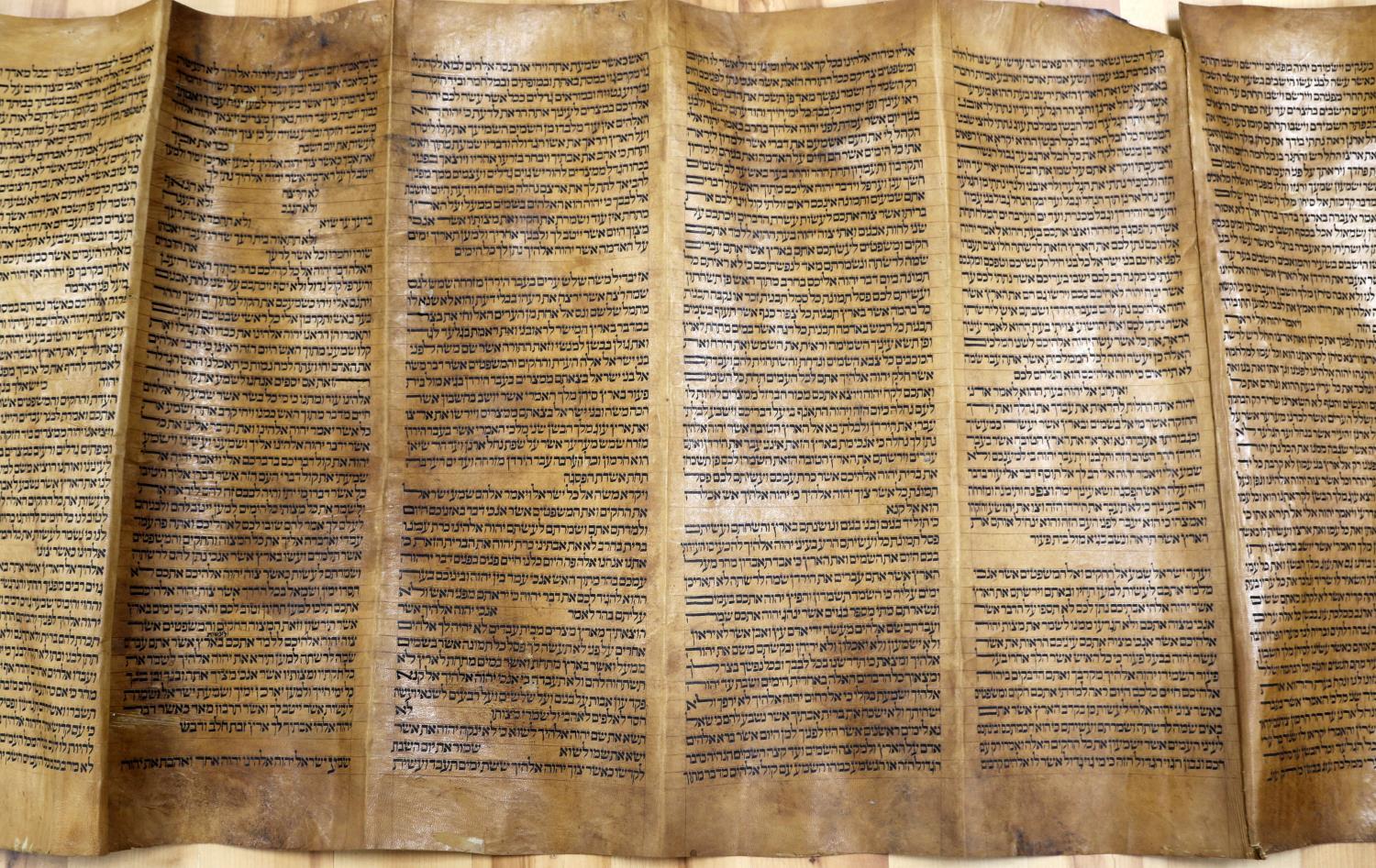 Torah scroll (Yemenite) - Wikipedia