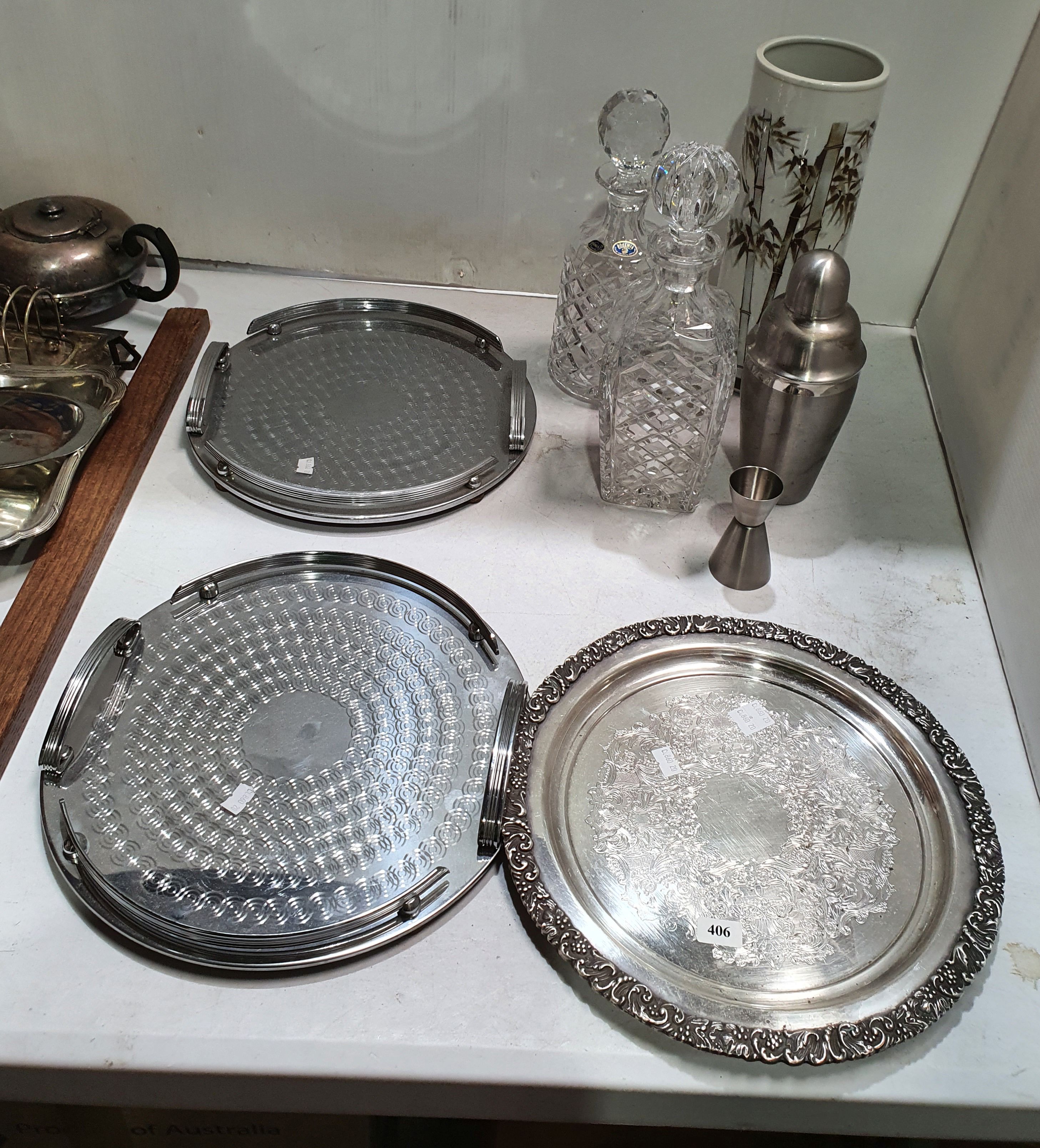 406 · A GROUP OF VARIOUS ITEMS