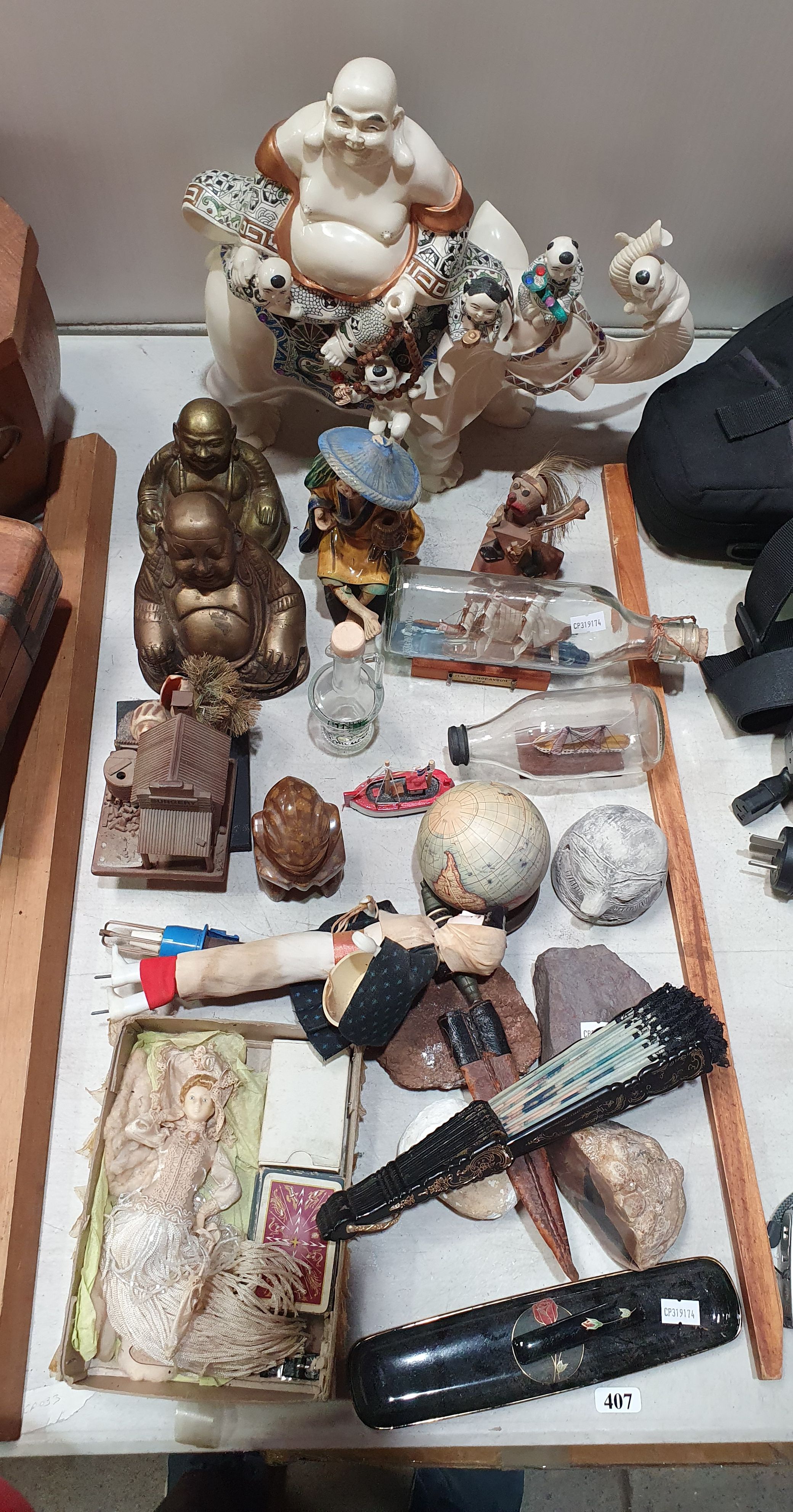 407 · A GROUP OF VARIOUS ITEMS