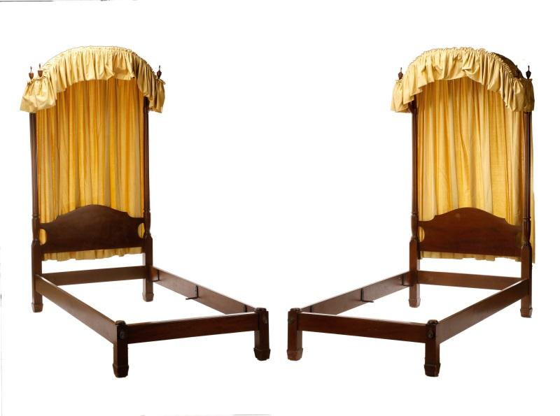 Pair Kittinger Colonial Revival Twin, Antique Twin Canopy Bed