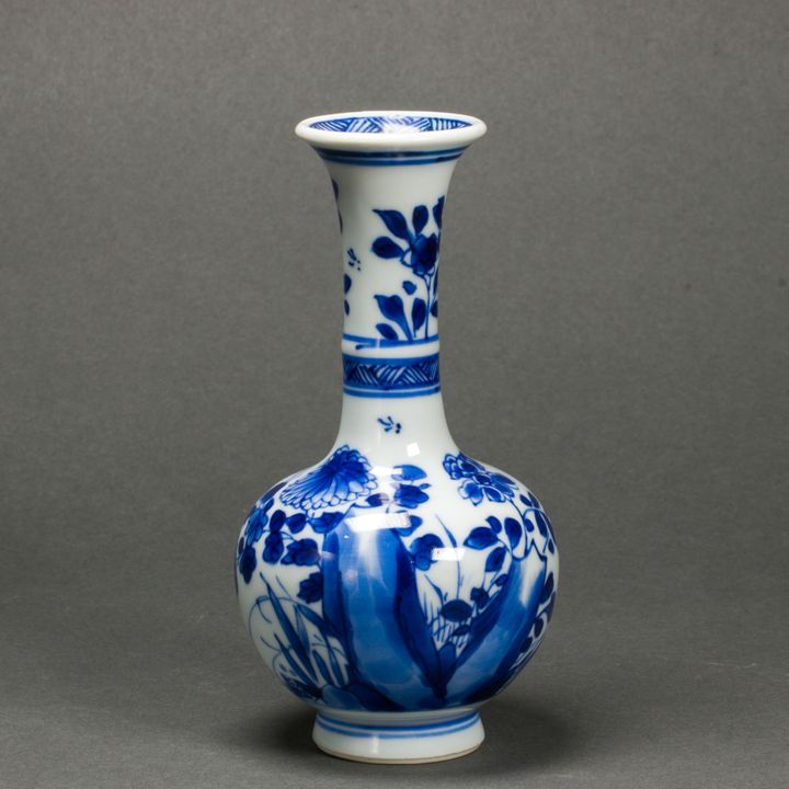 Chinese underglaze blue bottle vase