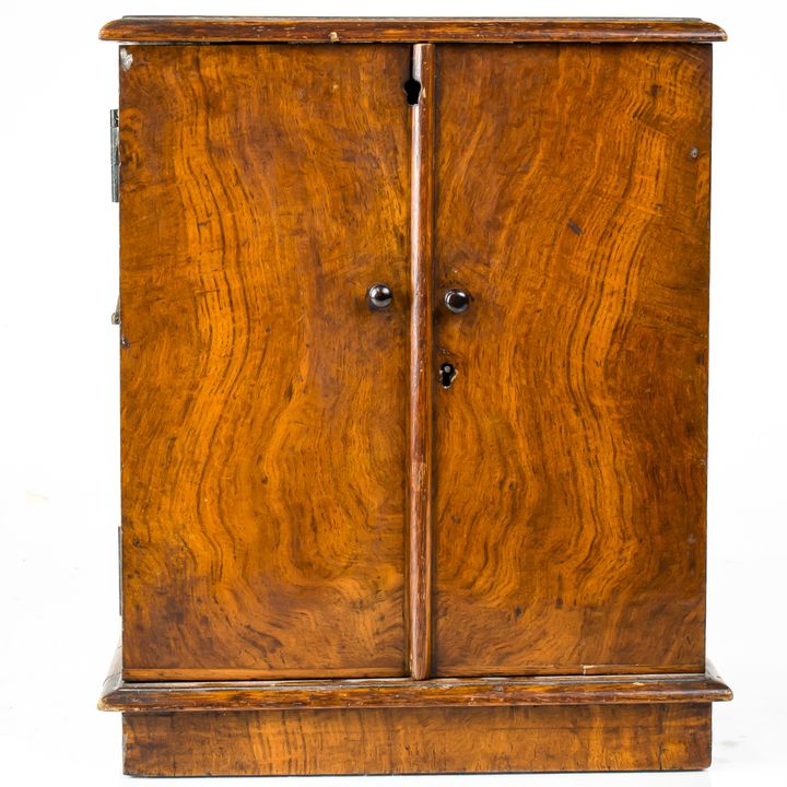 Miniature table cabinet