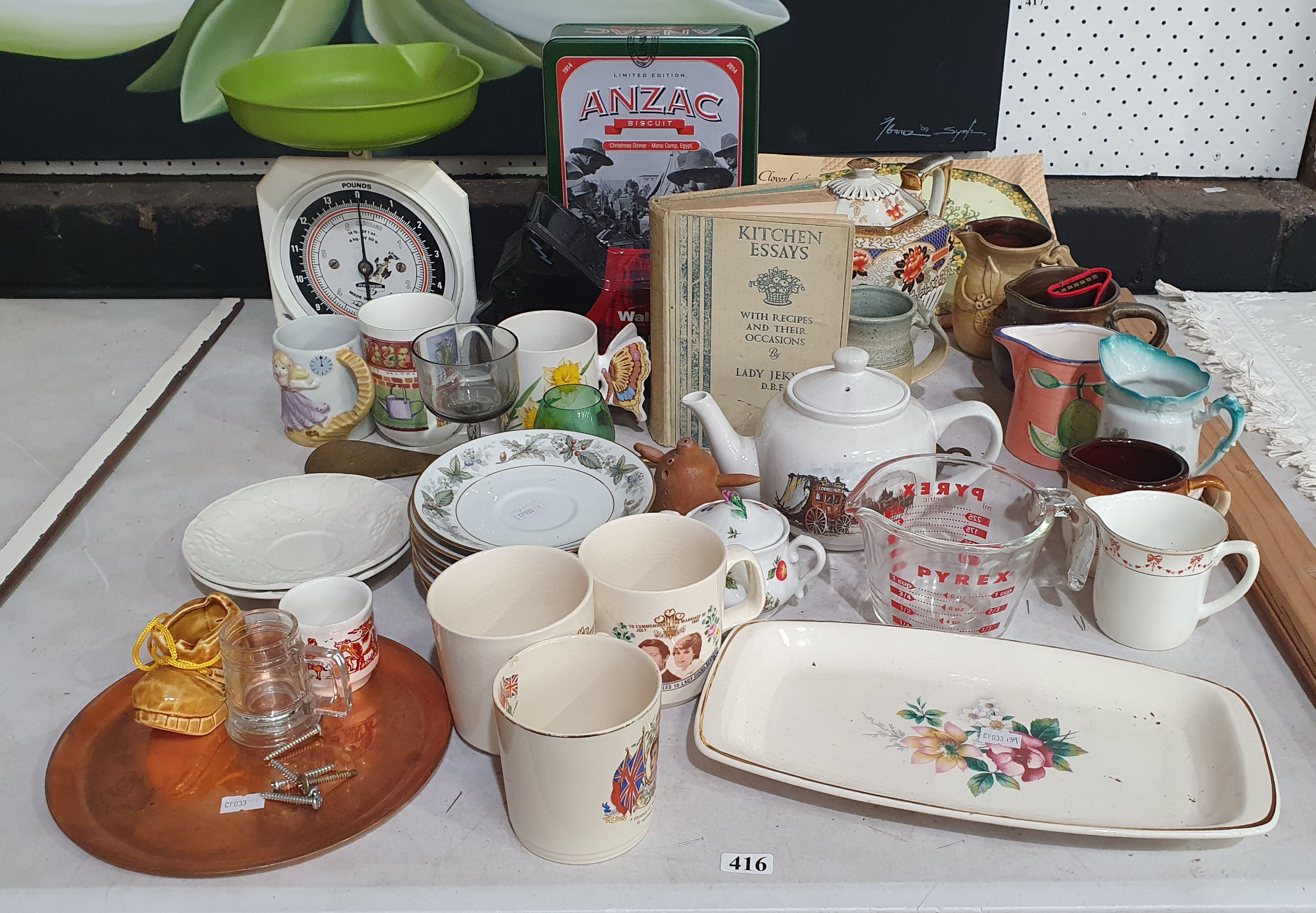 416 · A GROUP OF HOMEWARES
