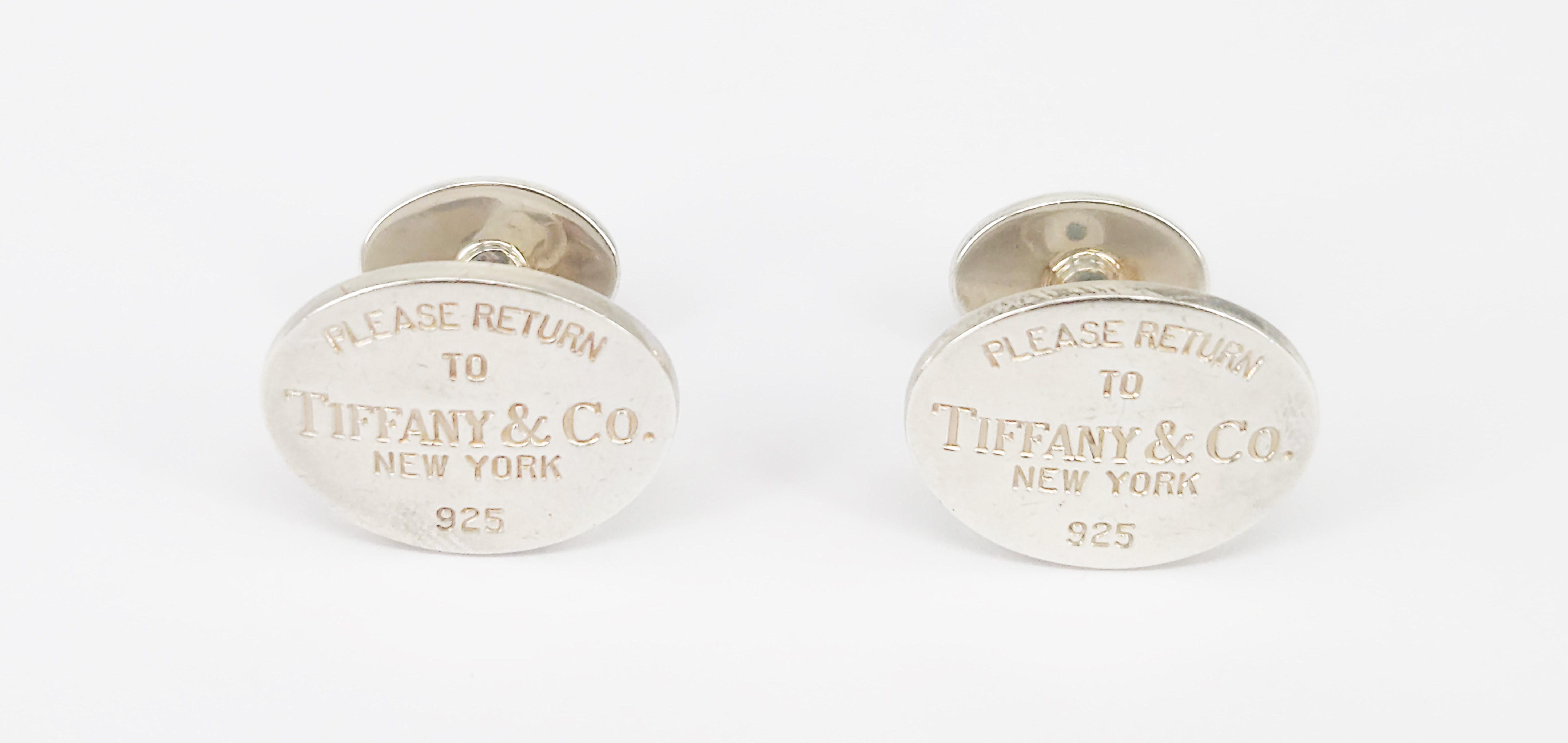 A PAIR OF TIFFANY & Co SILVER CUFFLINKS