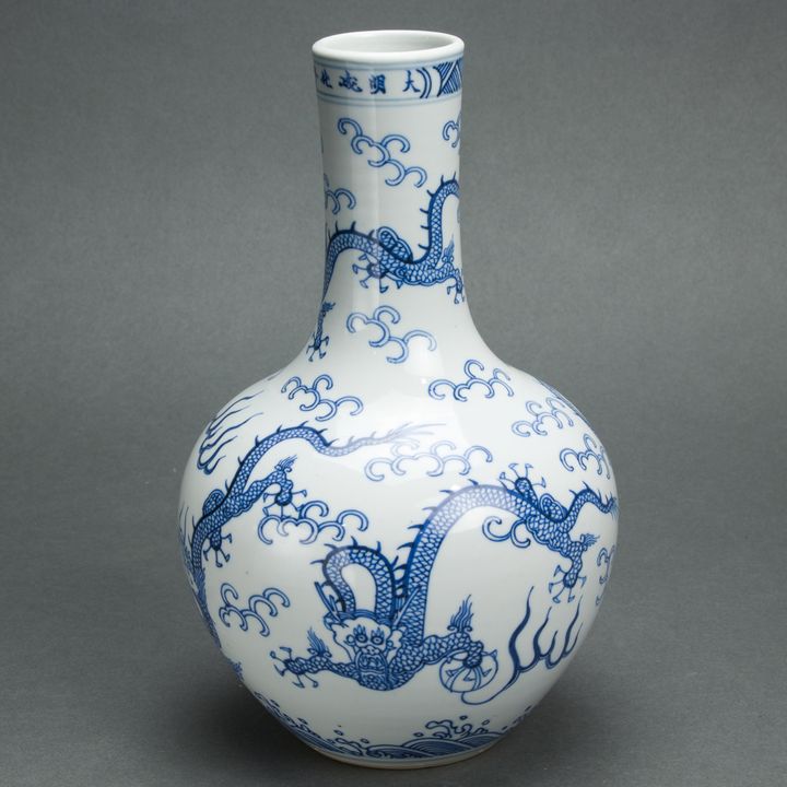 Chinese underglaze blue 'dragon' vase