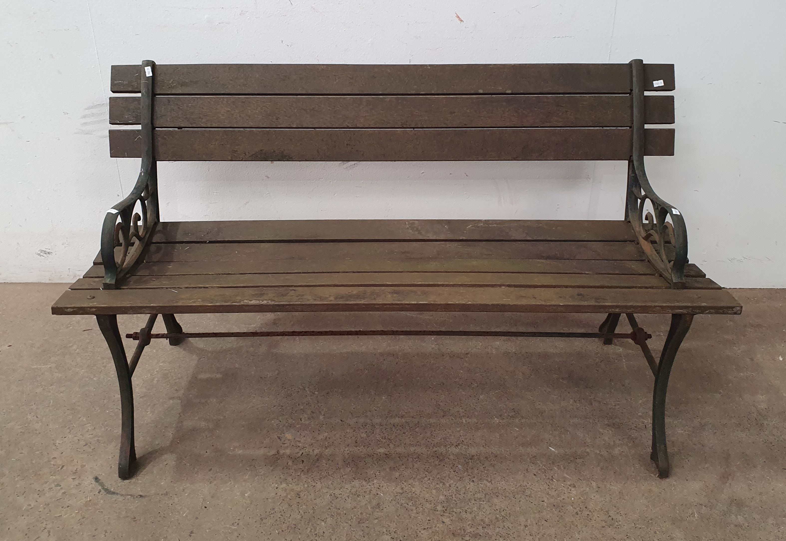 1077 · A GARDEN BENCH
