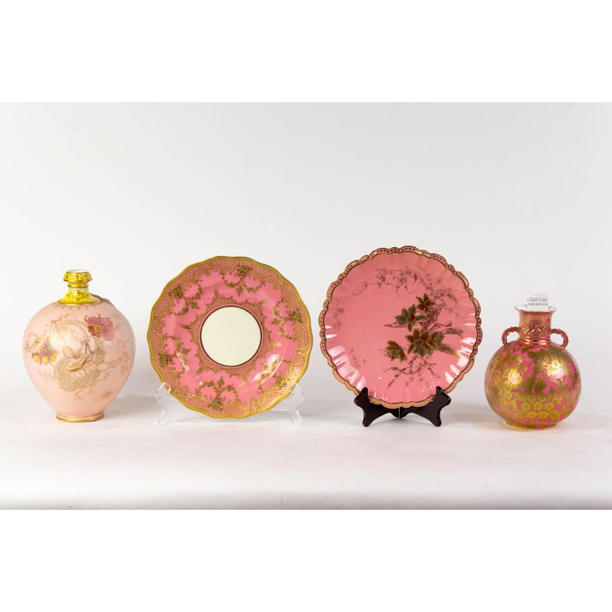 (Lot of 4) Royal Crown Derby pink ground porcelain vases and plates, late 19th century