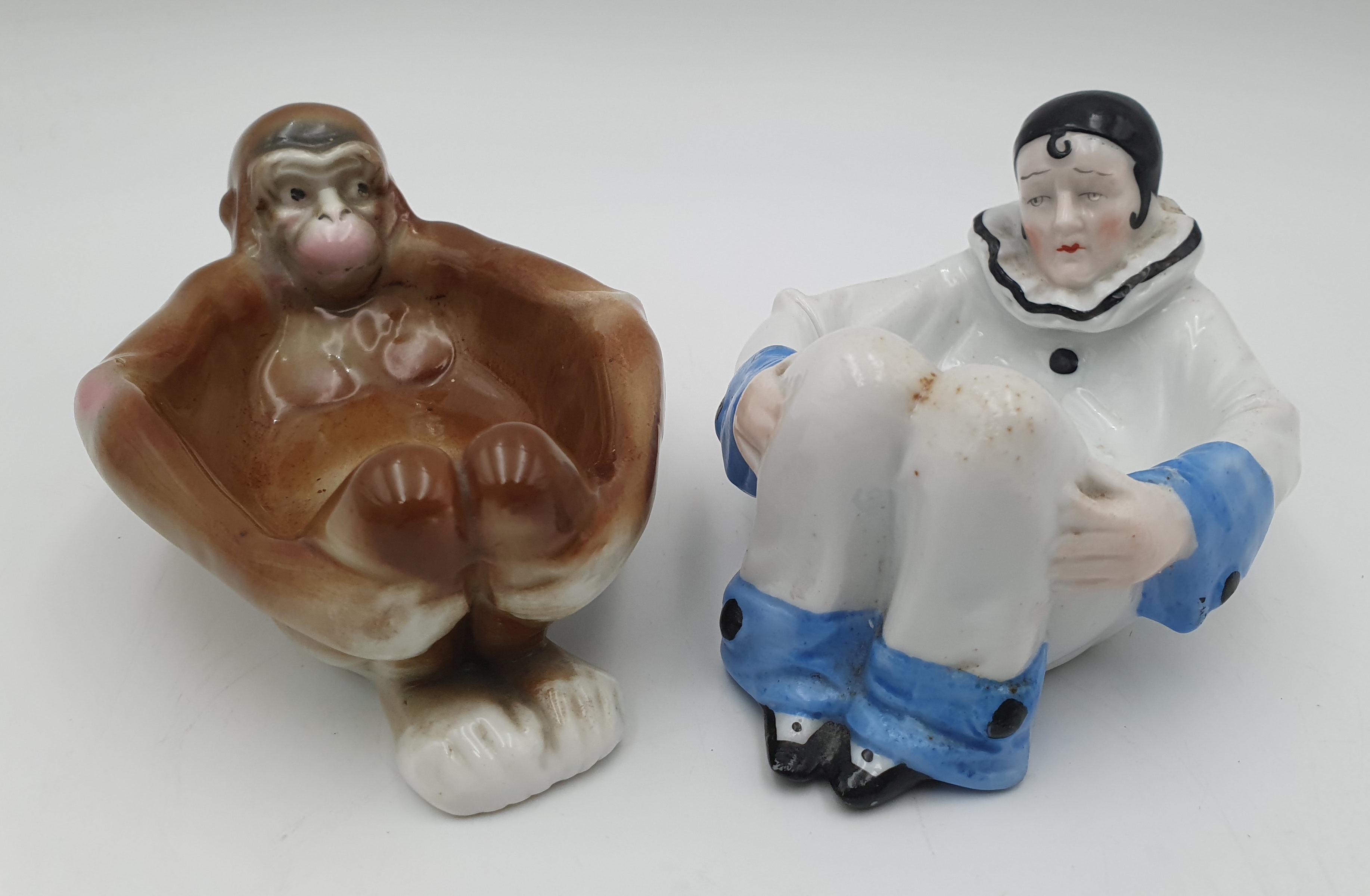 527 · A PAIR OF PORCELAIN FIGURAL TRINKET DISHES