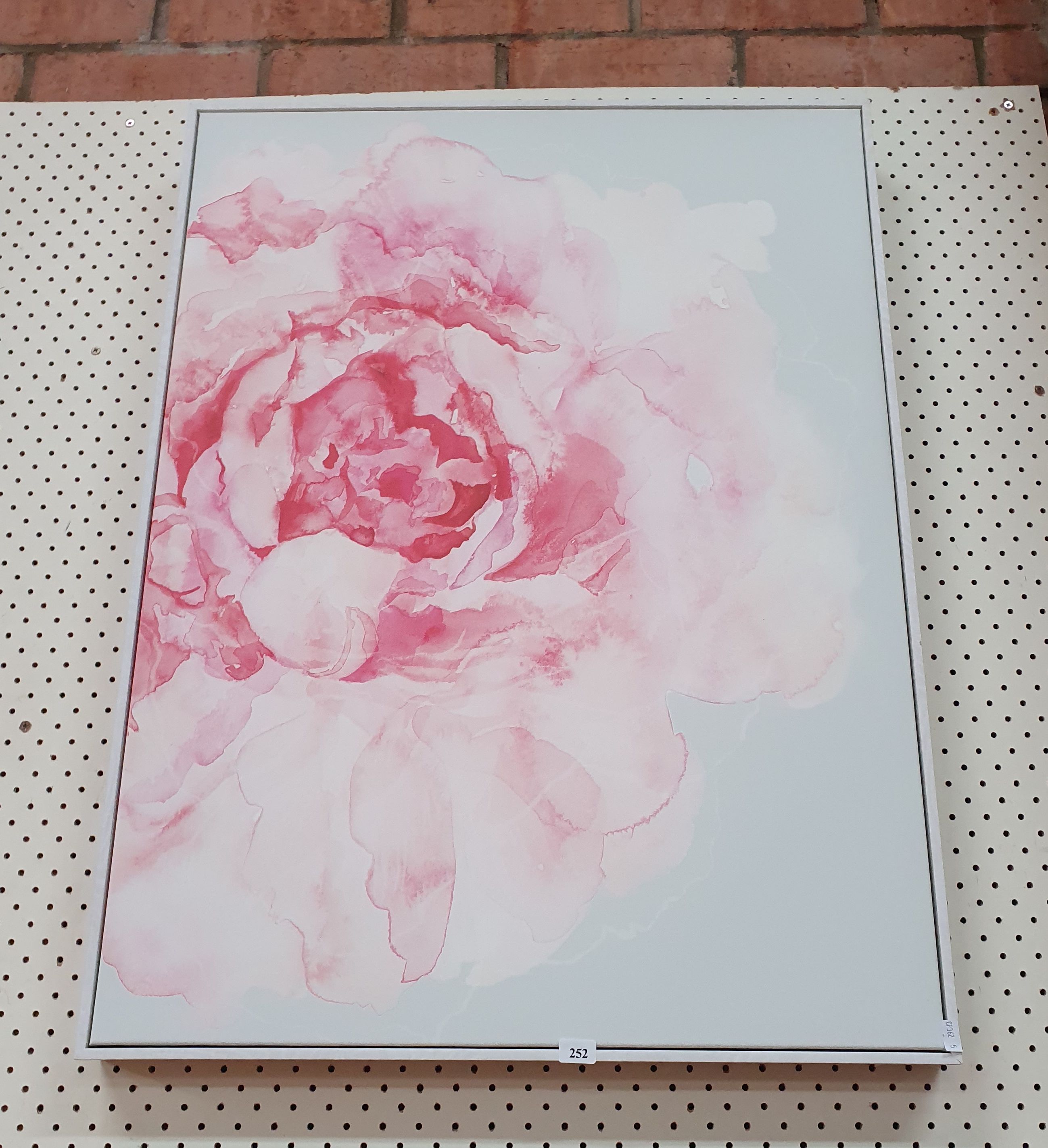 252 · A CONTEMPORARY FLORAL PRINT