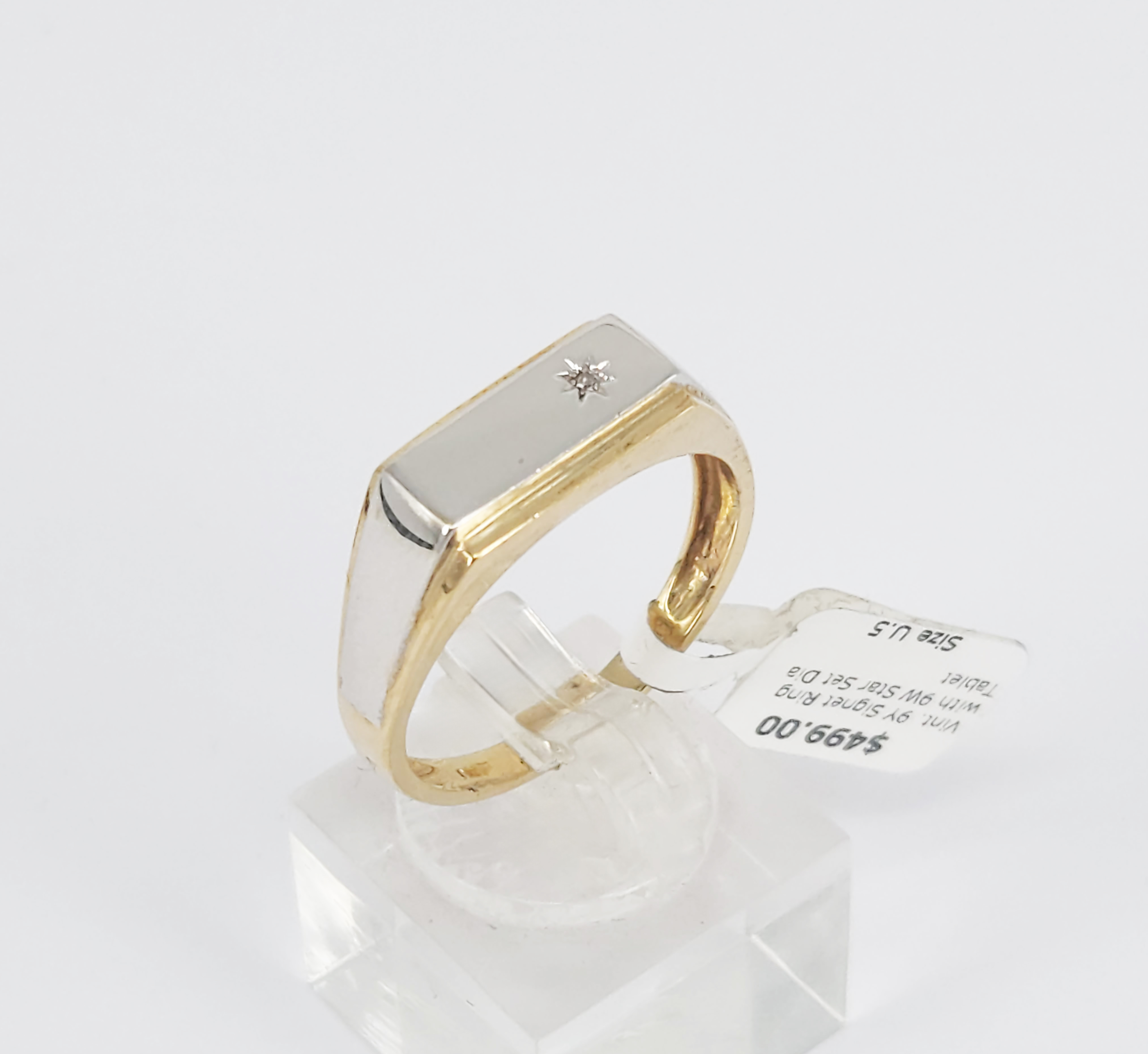 32 · A 9ct TWO-TONE GOLD SIGNET RING