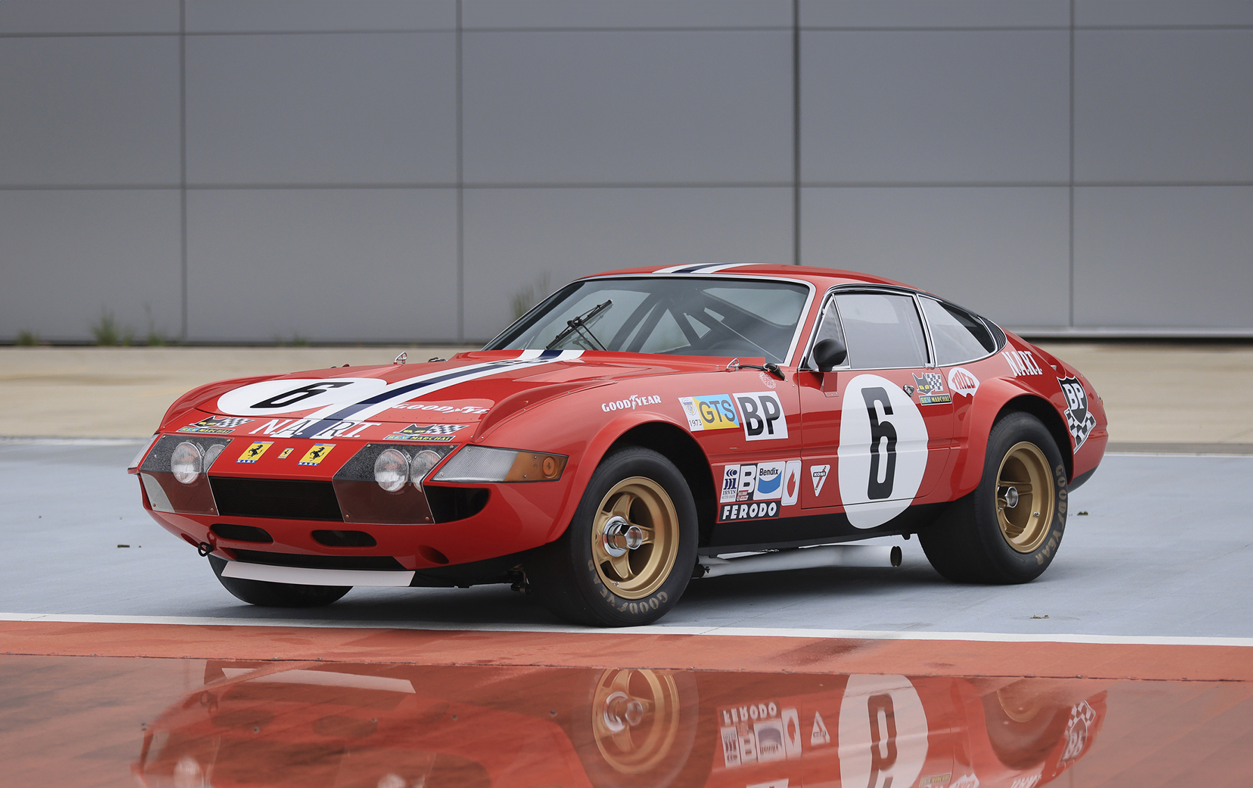 Ferrari 365GTB Daytona ストリート　1976年　レッド 1973 Ferrari 365 GTB/4 Daytona Competizione Series III | Gooding