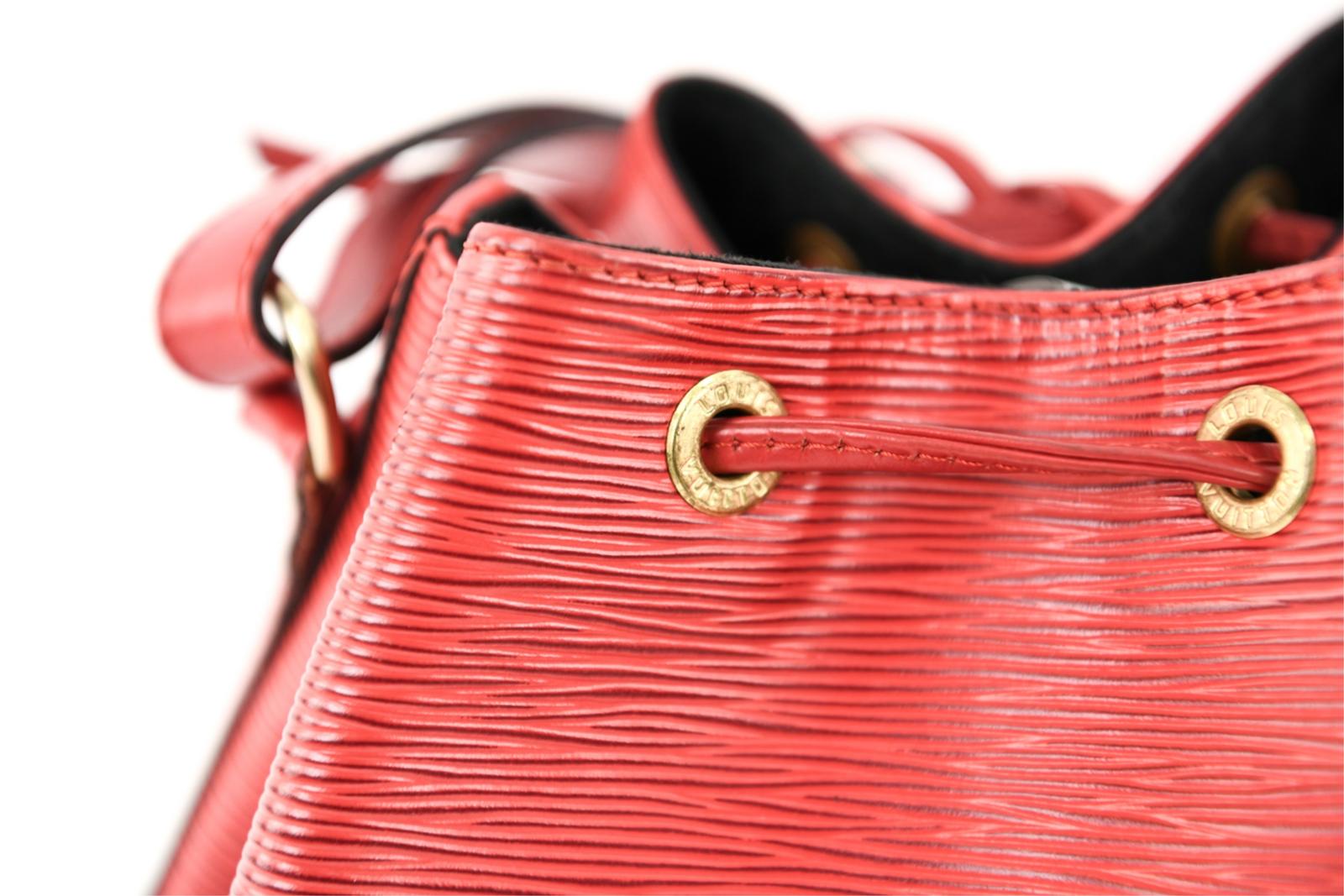 Sold at Auction: Louis Vuitton, LOUIS VUITTON SHOULDER BAG NOE RED CALF  LEATHER