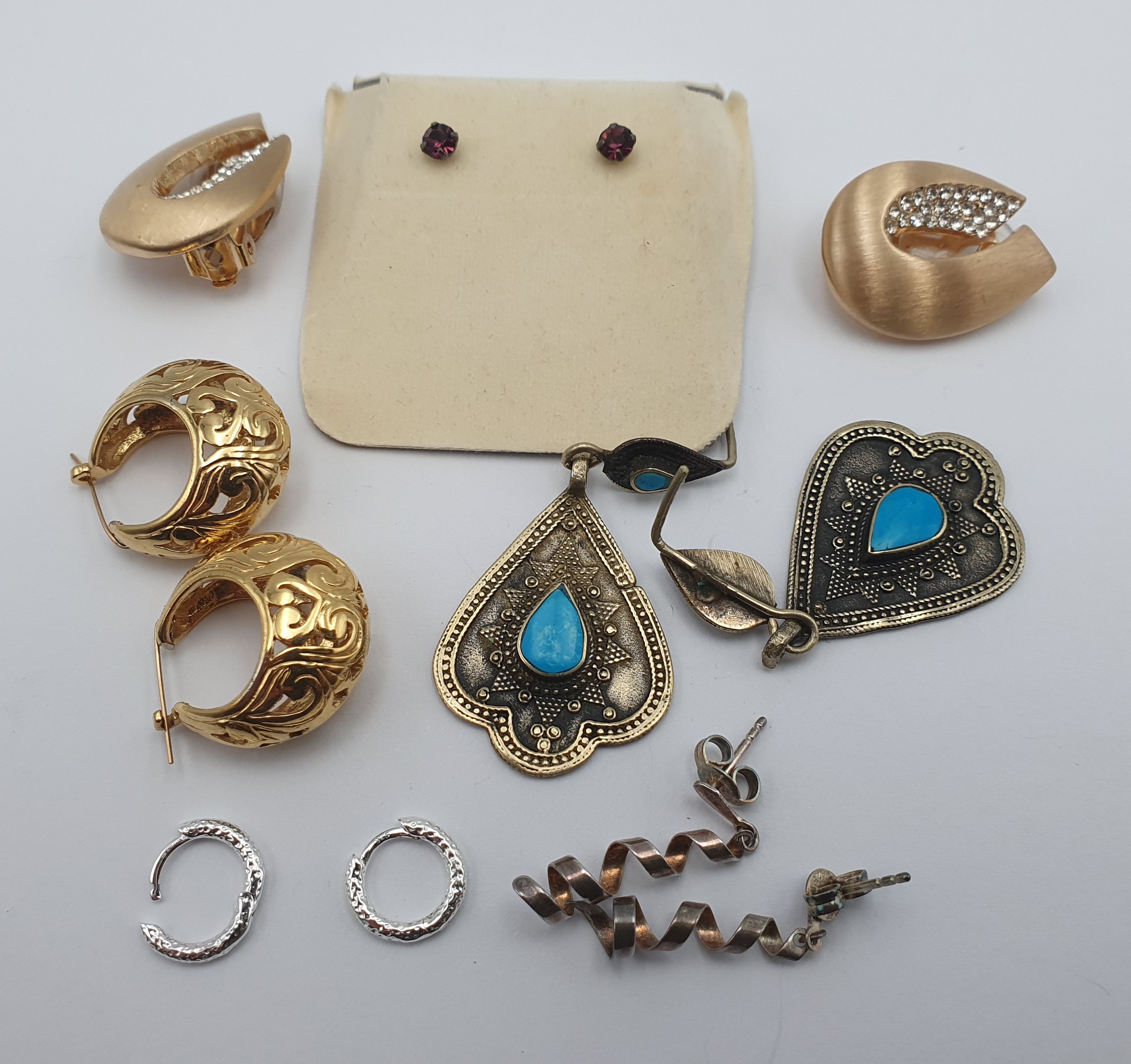 329 · SIX PAIRS OF EARRINGS