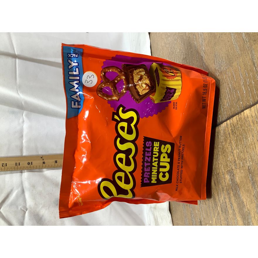 Reese's Pretzels Miniature Cups 16.5oz BB 02/24