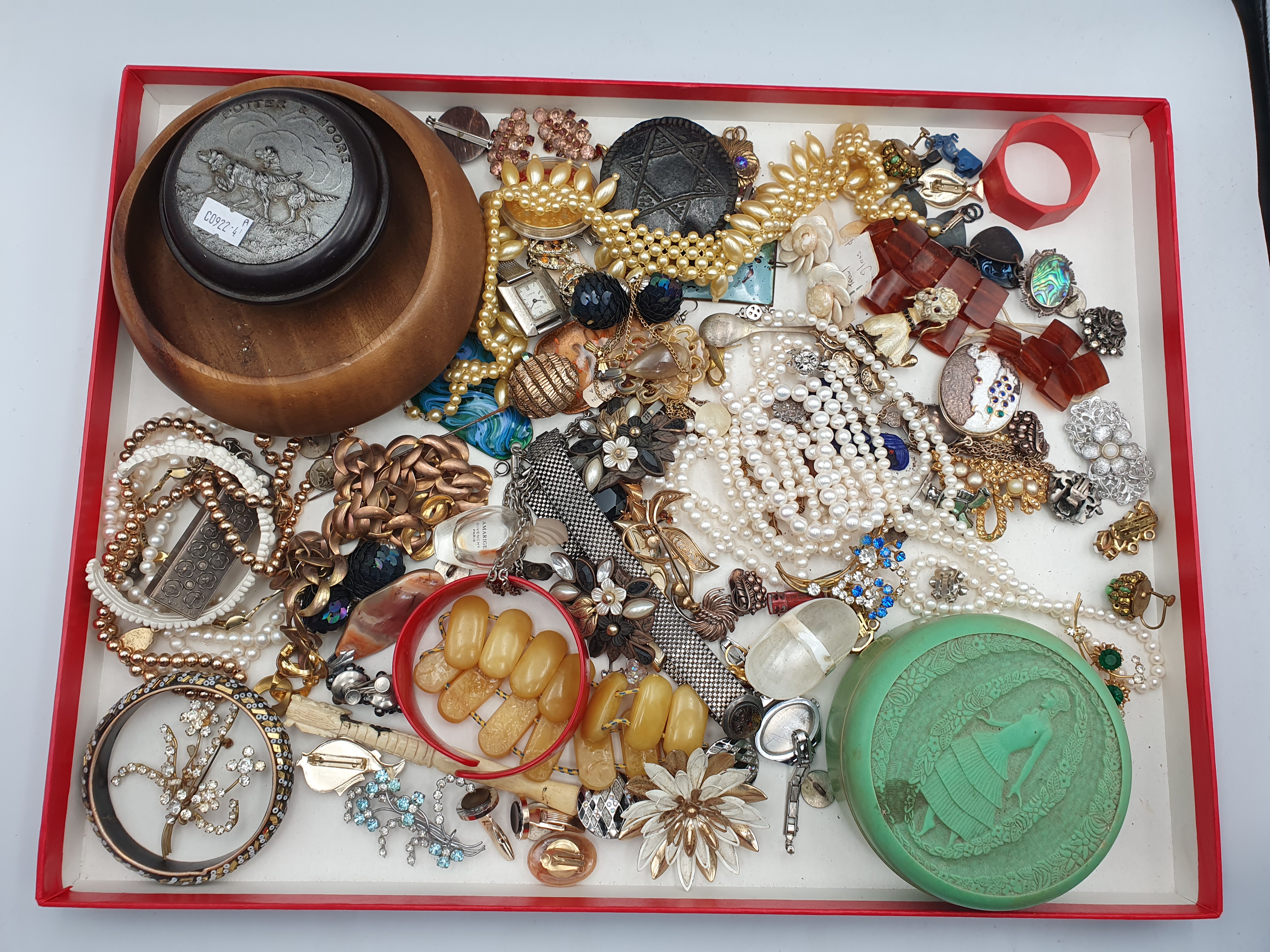 A GROUP OF COSTUME JEWELLERY ETC