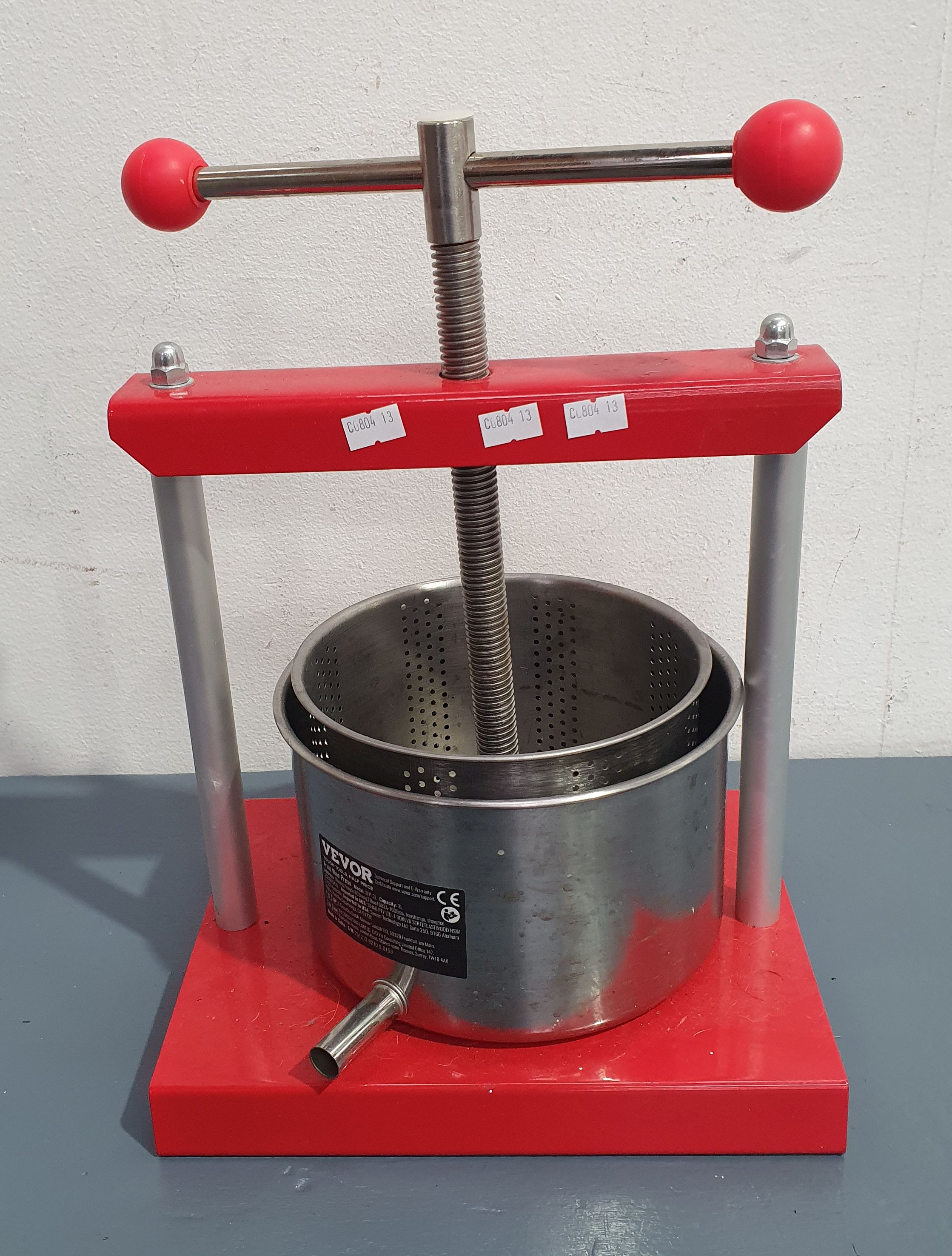 A Vevor Fruit Vine Press