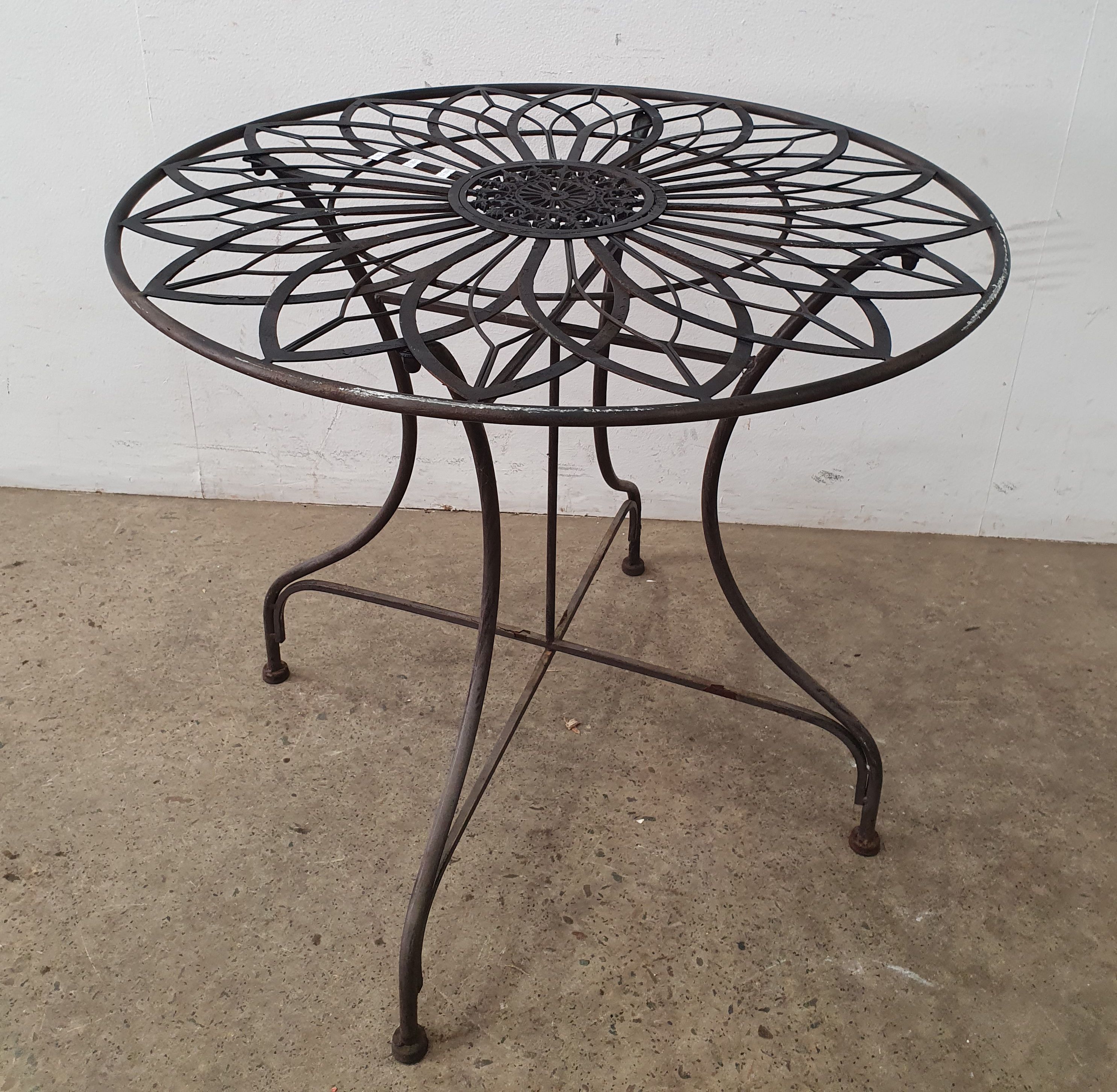 1110 · AN ALUMINUM TABLE ONLY