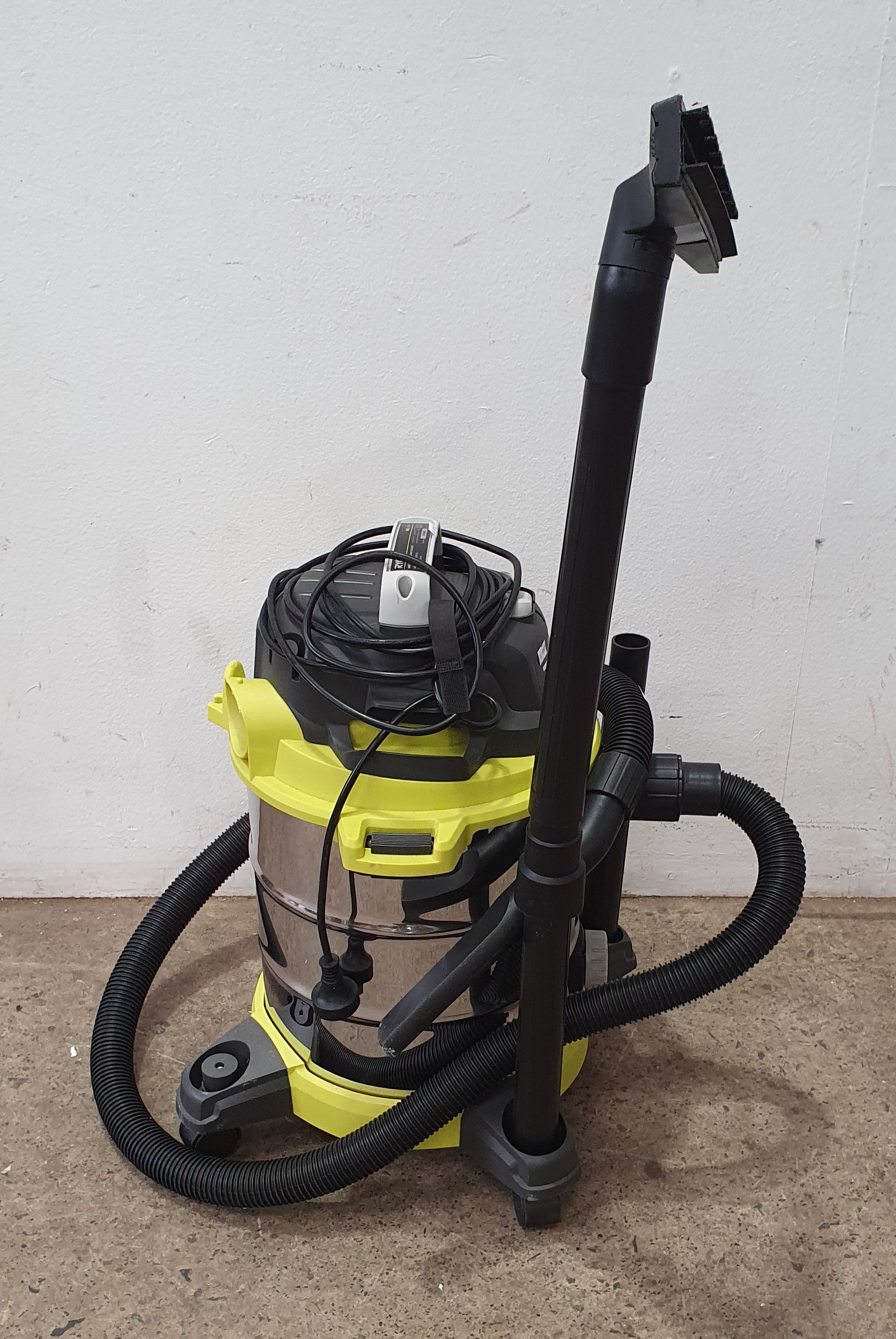 1407 · A RYOBI VACUUM CLEANER
