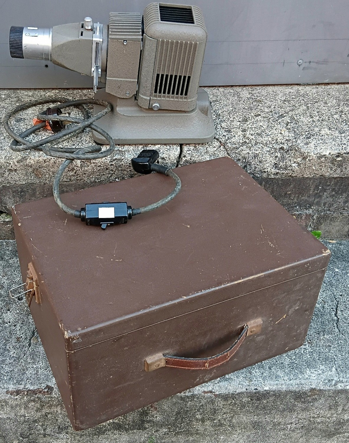 1370 · A KODASLIDE MODEL 5 SLIDE PROJECTOR