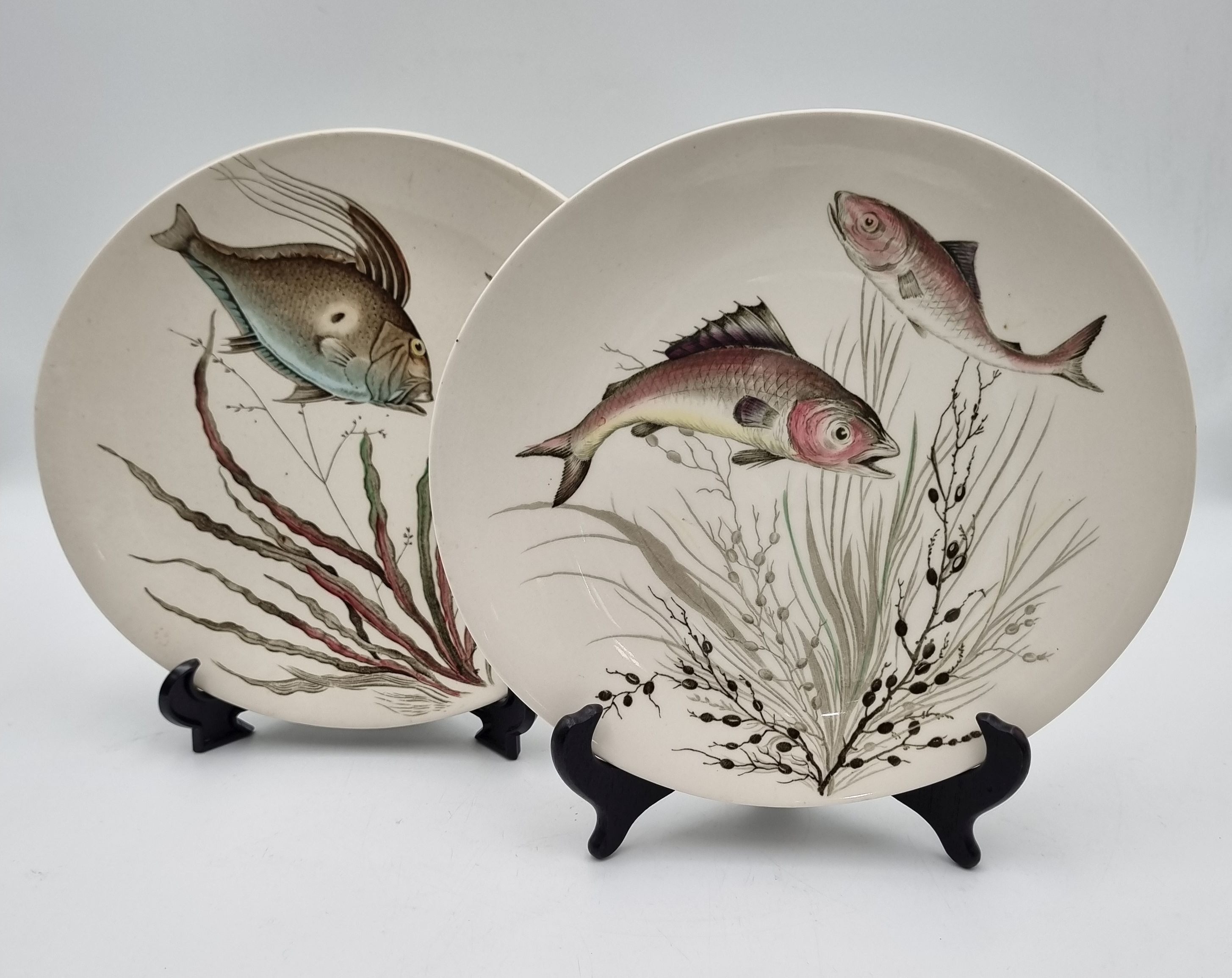 643 · A PAIR OF JOHNSON BROTHERS FISH PLATES