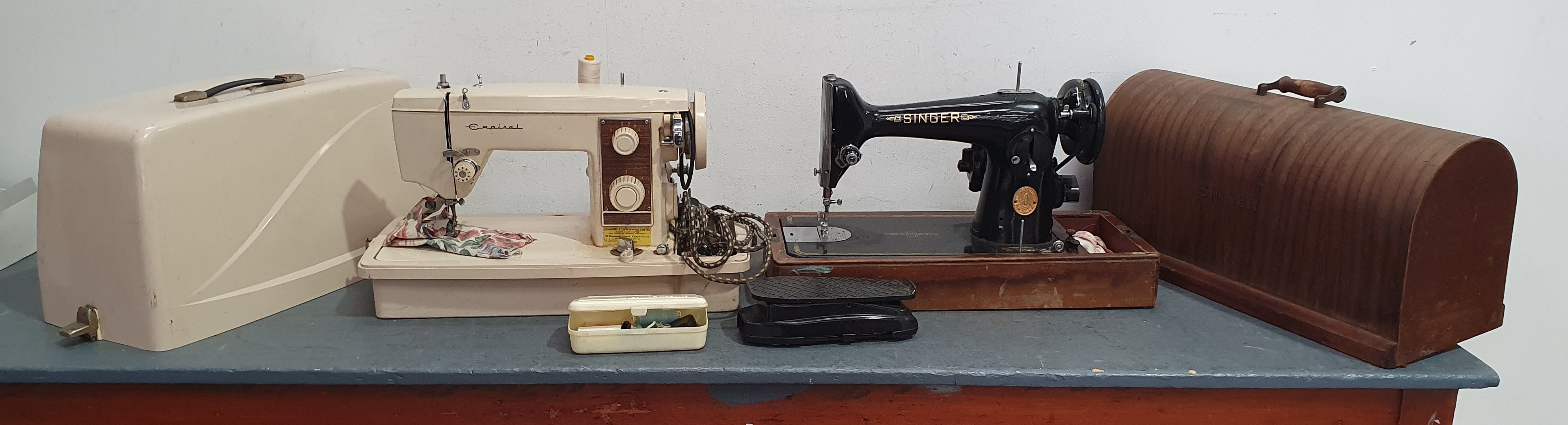 1280 · A SINGER SEWING MACHINE