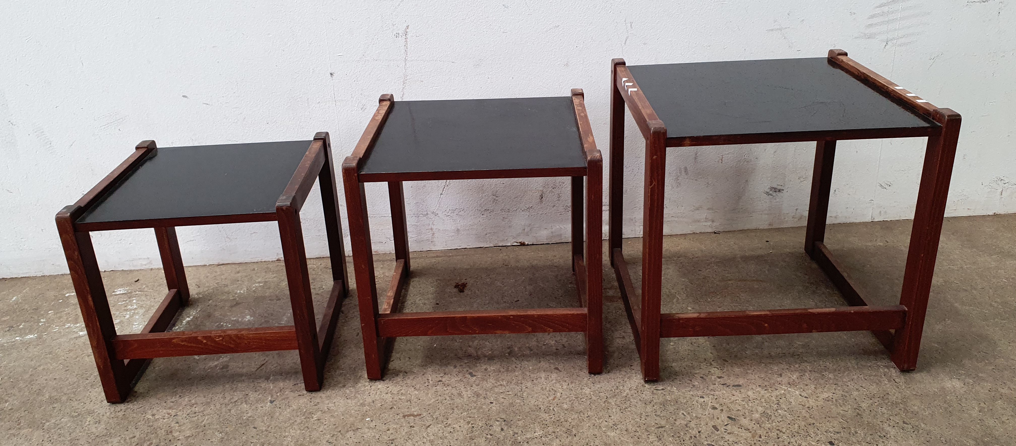 2230 · A NEST OF TABLES