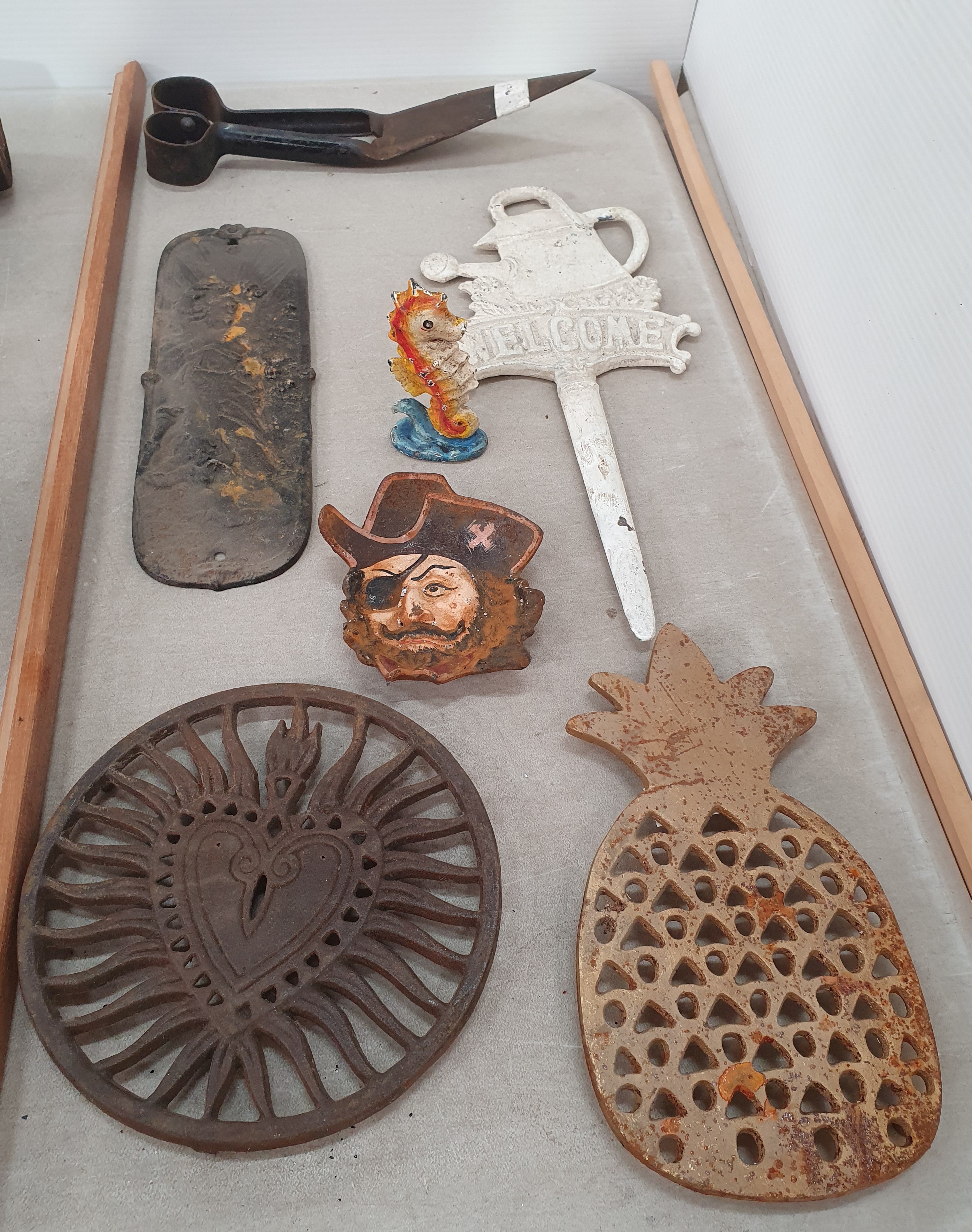 138 · A GROUP OF REPRODUCTION CAST IRON ITEMS AND A PAIR OF SHEARING SHEARS