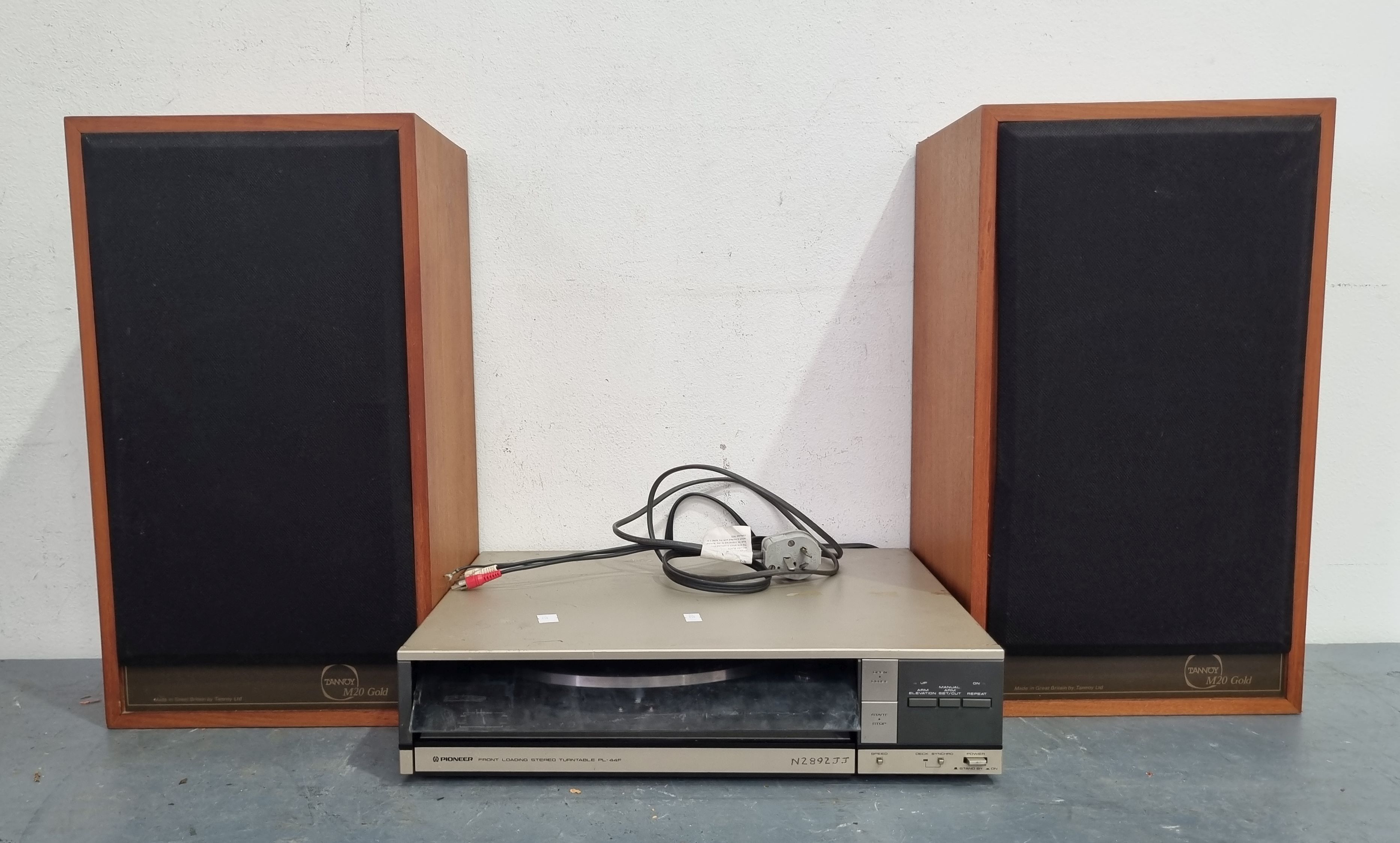 1296 · A PIONEER FRONT LOADING STERO TURNTABLE