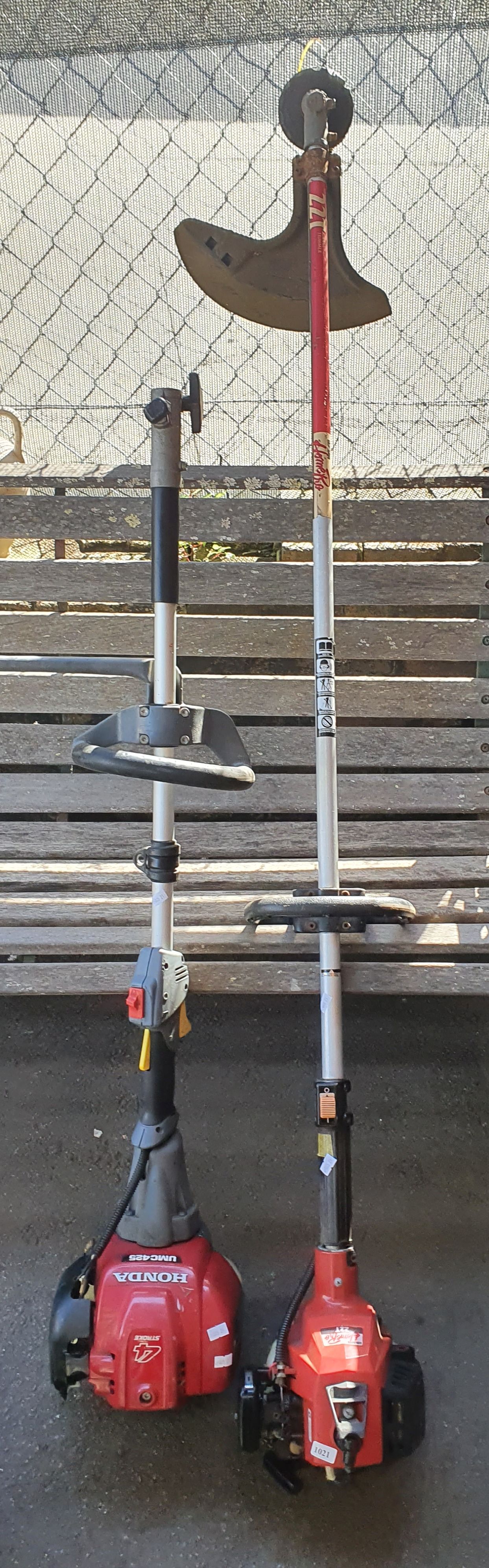 1021 · A PAIR OF WHIPPER SNIPPERS