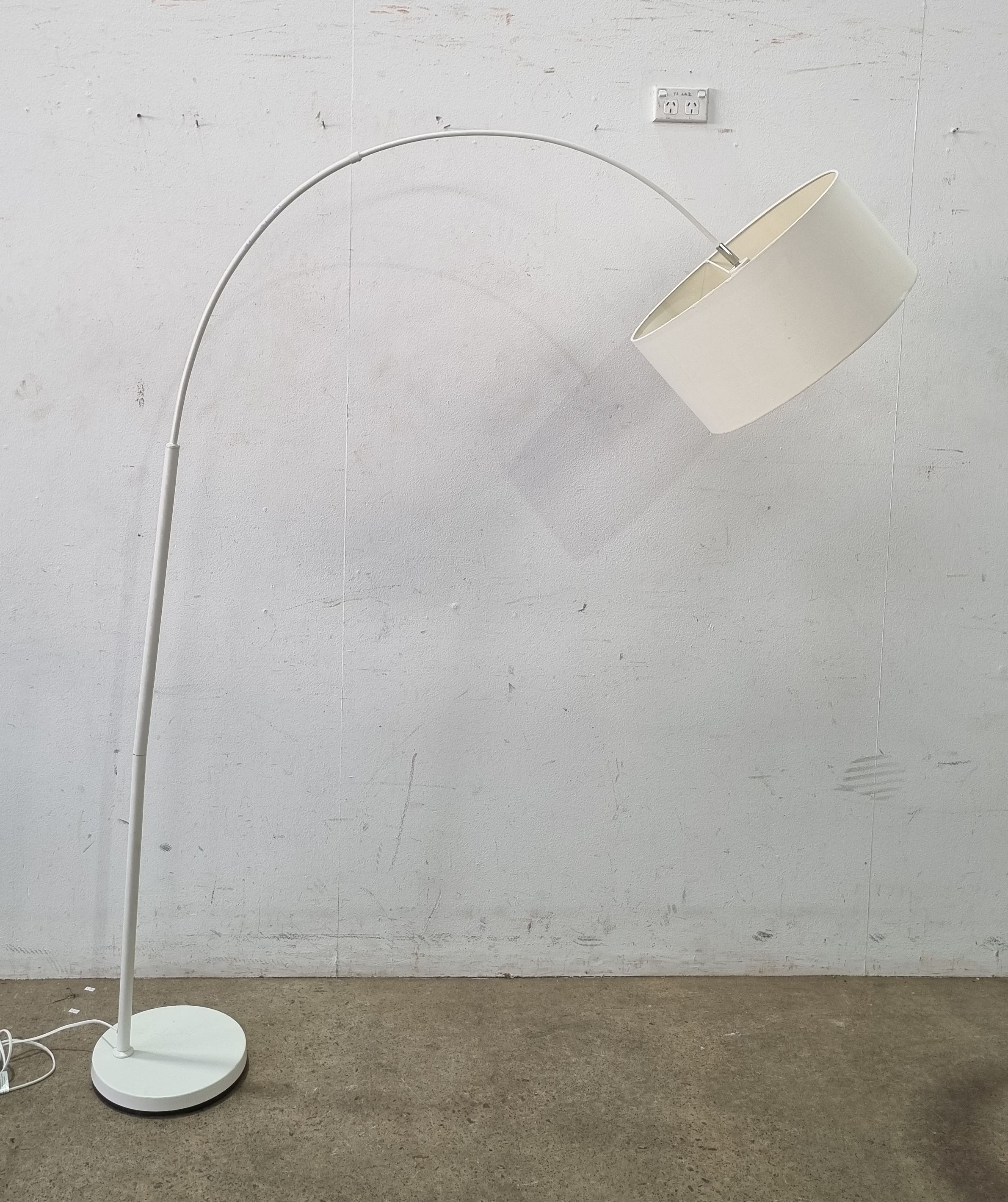 A METAL ARCHED FLOOR LAMP
