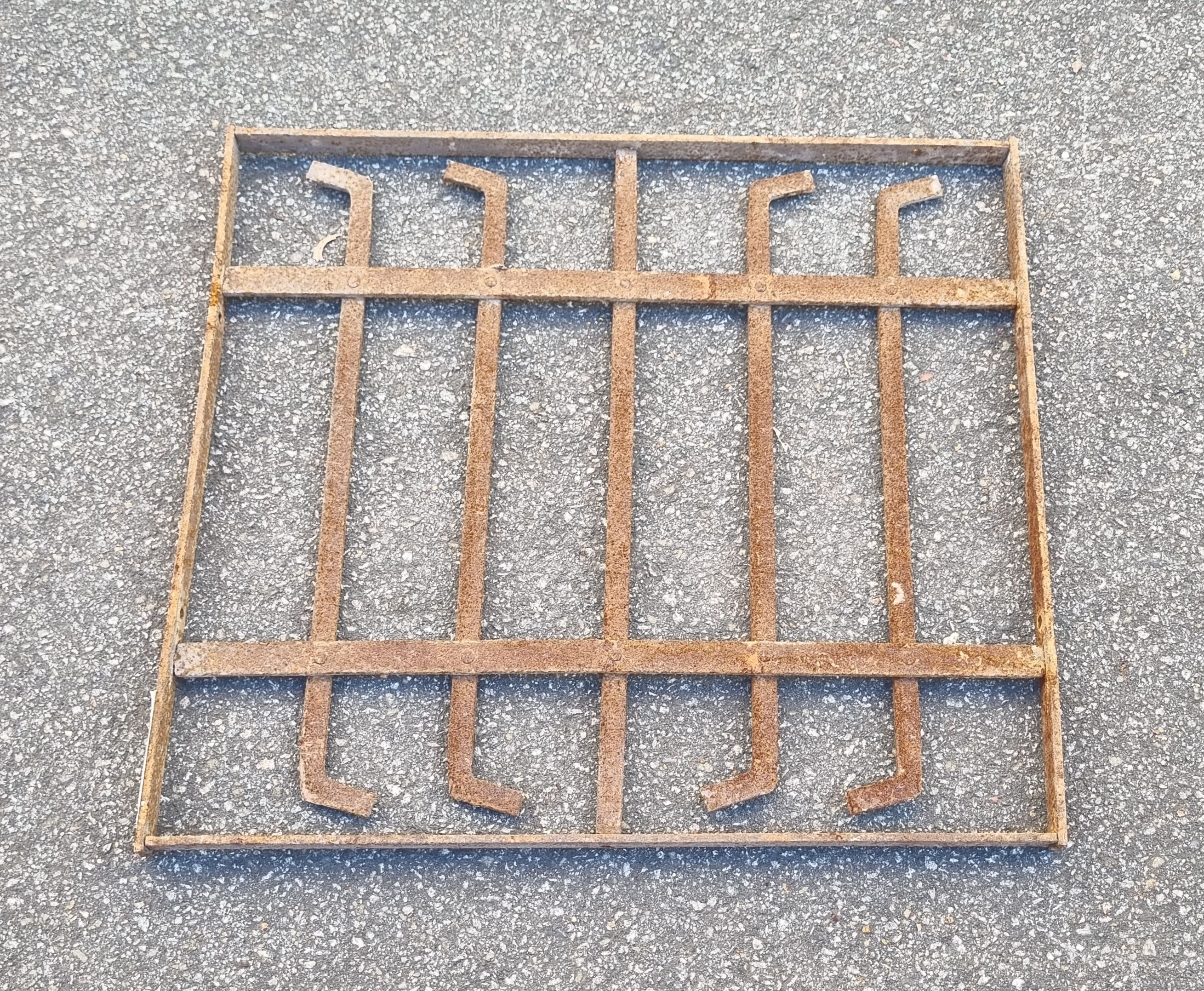 1115 · A DECORATIVE WROUGHT IRON PANEL