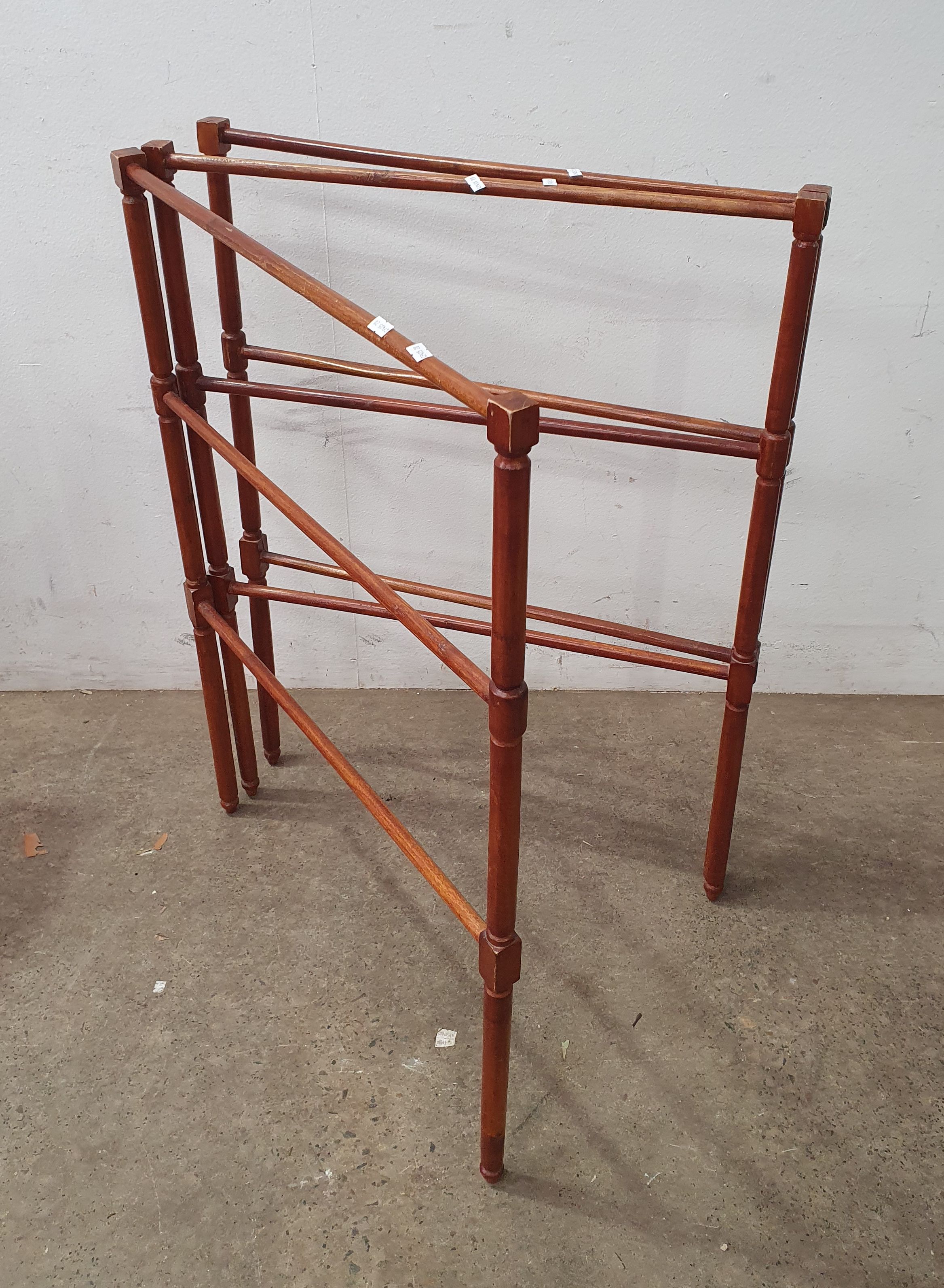 2147 · A TIMBER TOWEL RAIL