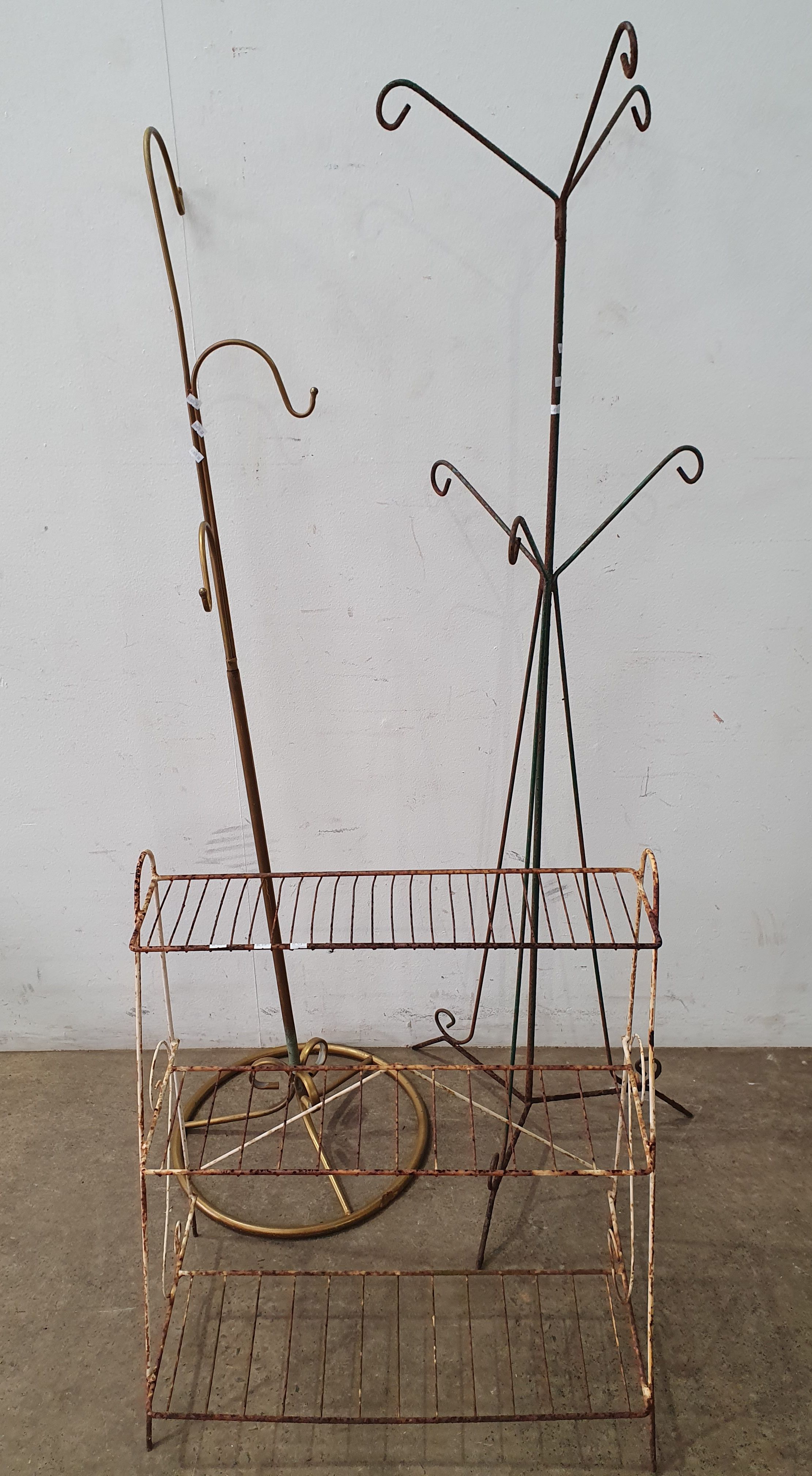 1087 · A GROUP OF METALWARE