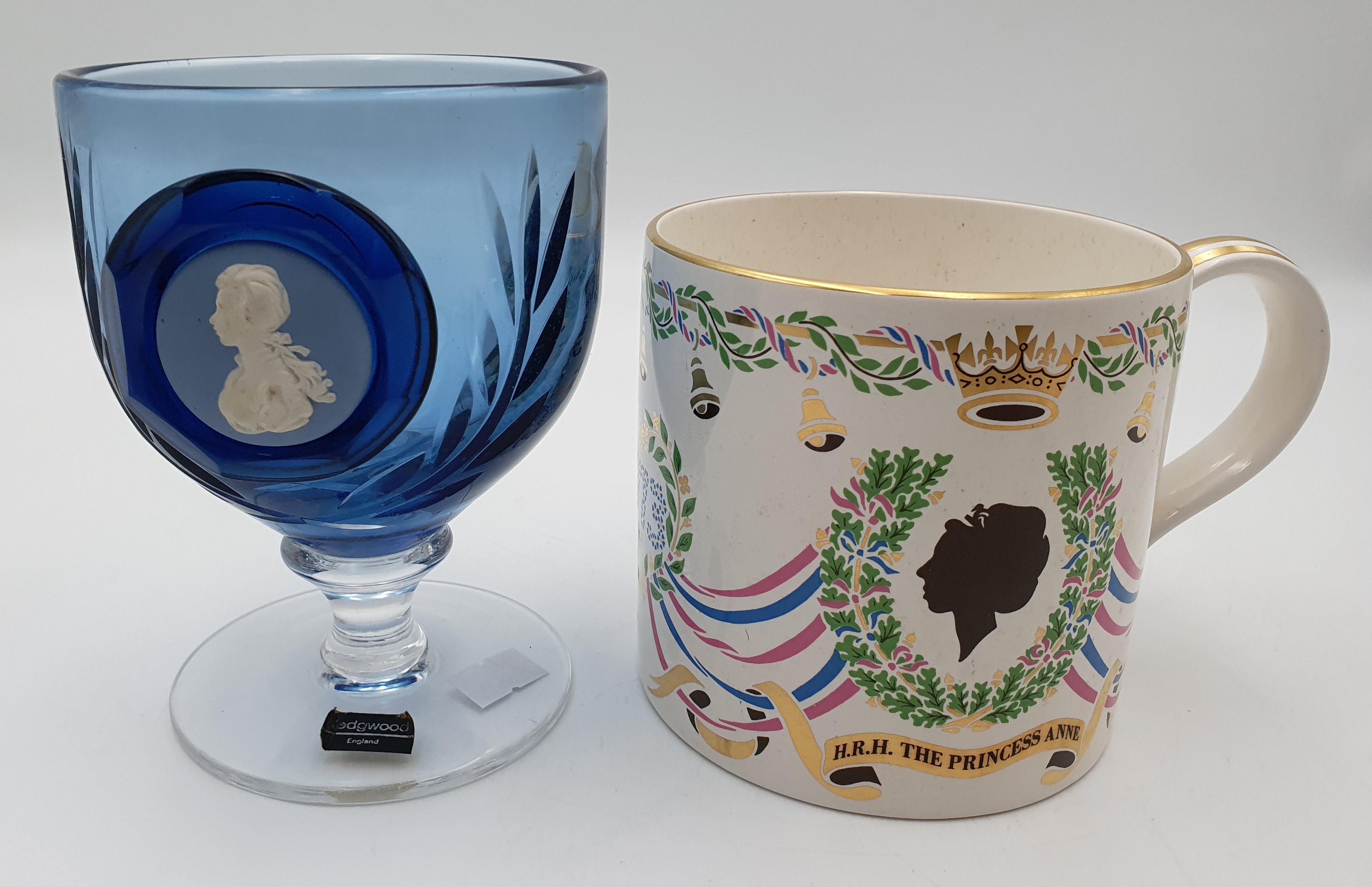 534 · TWO WEDGWOOD COMMEMORATIVE ITEMS REGARDING PRINCESS ANNE AND CAPTAIN MARK PHILLIPS MARRIAGE 1973