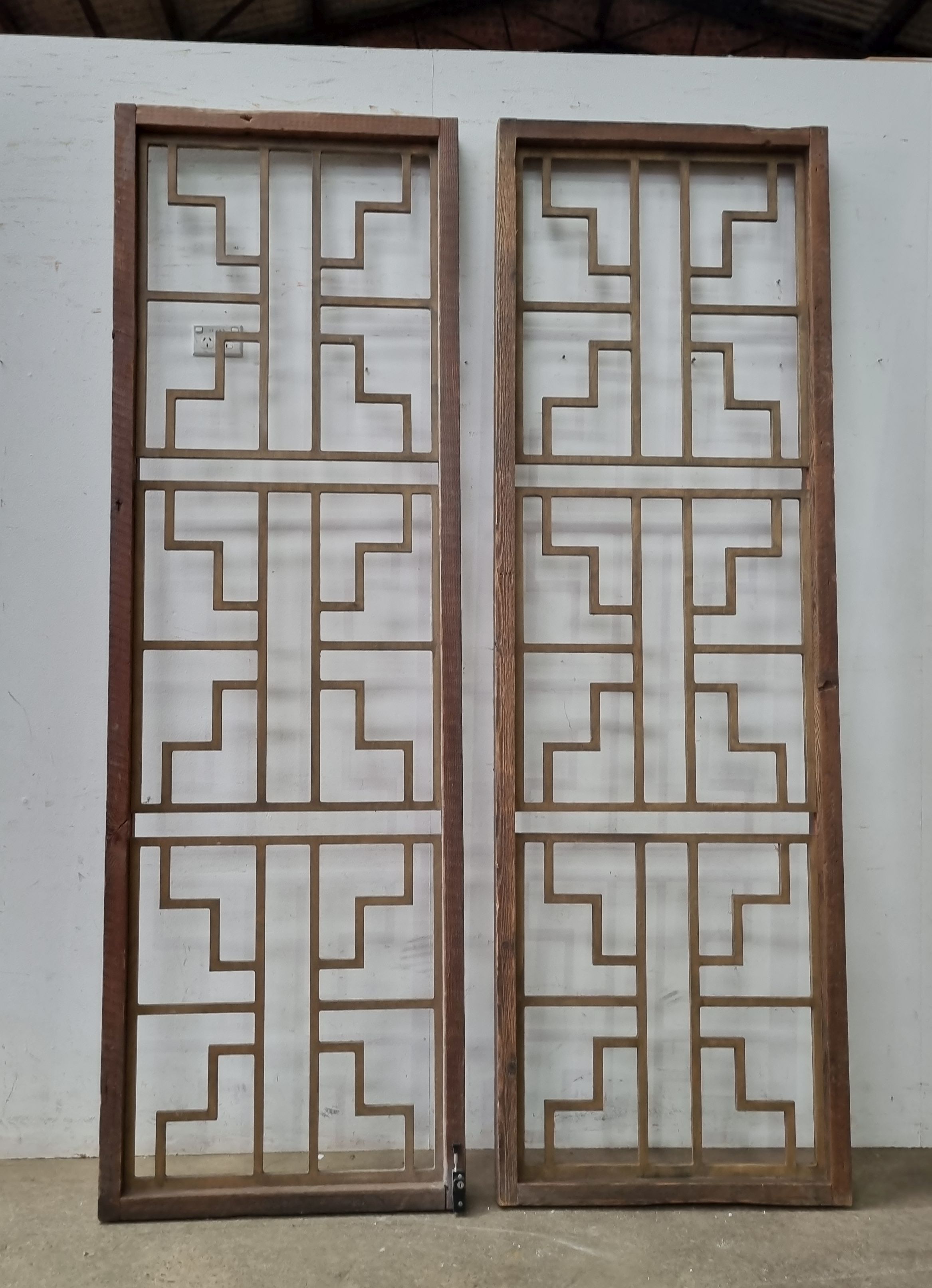 2478 · A PAIR OF WOODEN DECORATIVE GARDEN PANELS